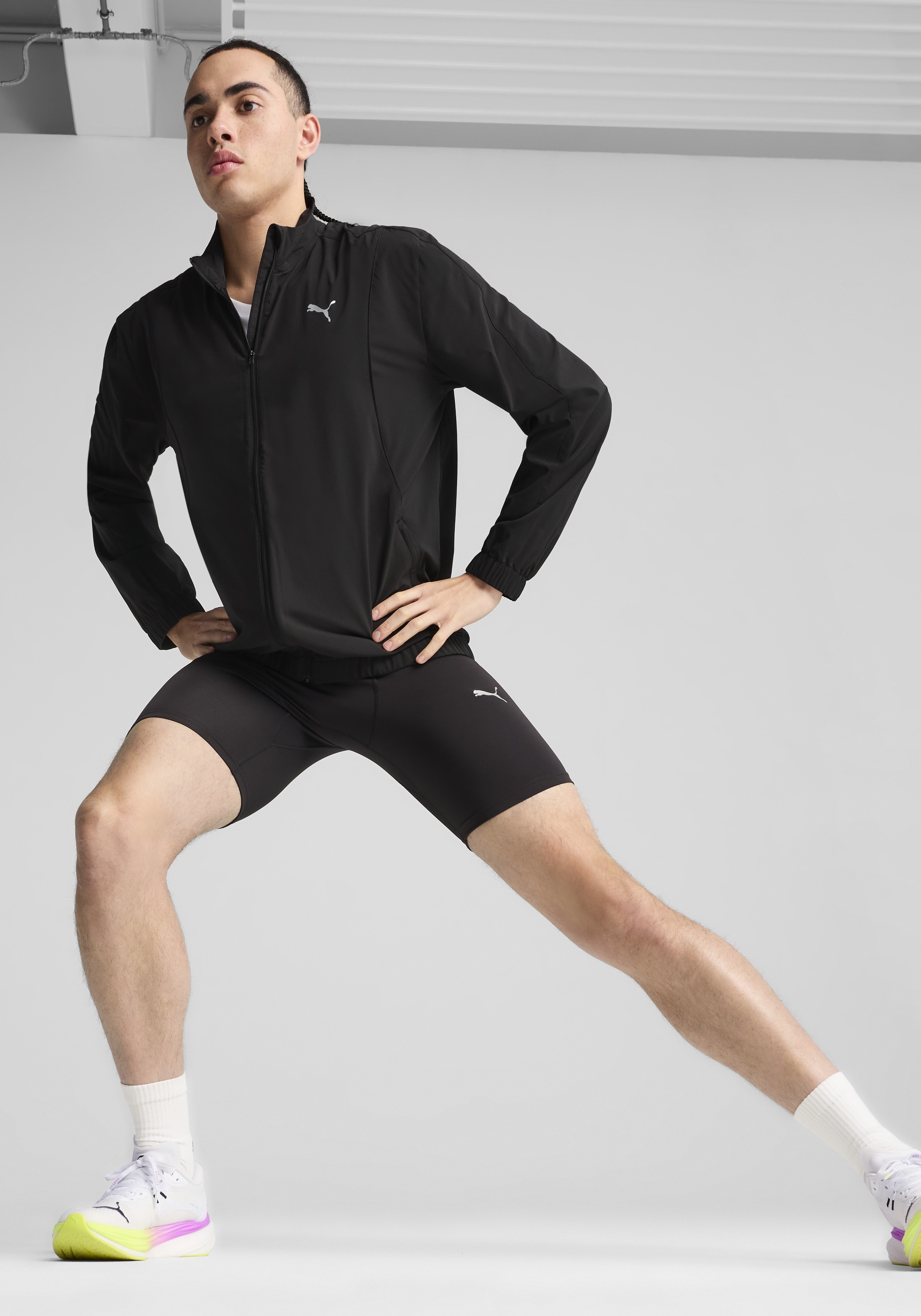 PUMA Trainingsjacke »RUN VELOCITY WOVEN JACKET« ohne Kapuze mit Nahttaschen, mit Reissverschluss und Schutzleiste