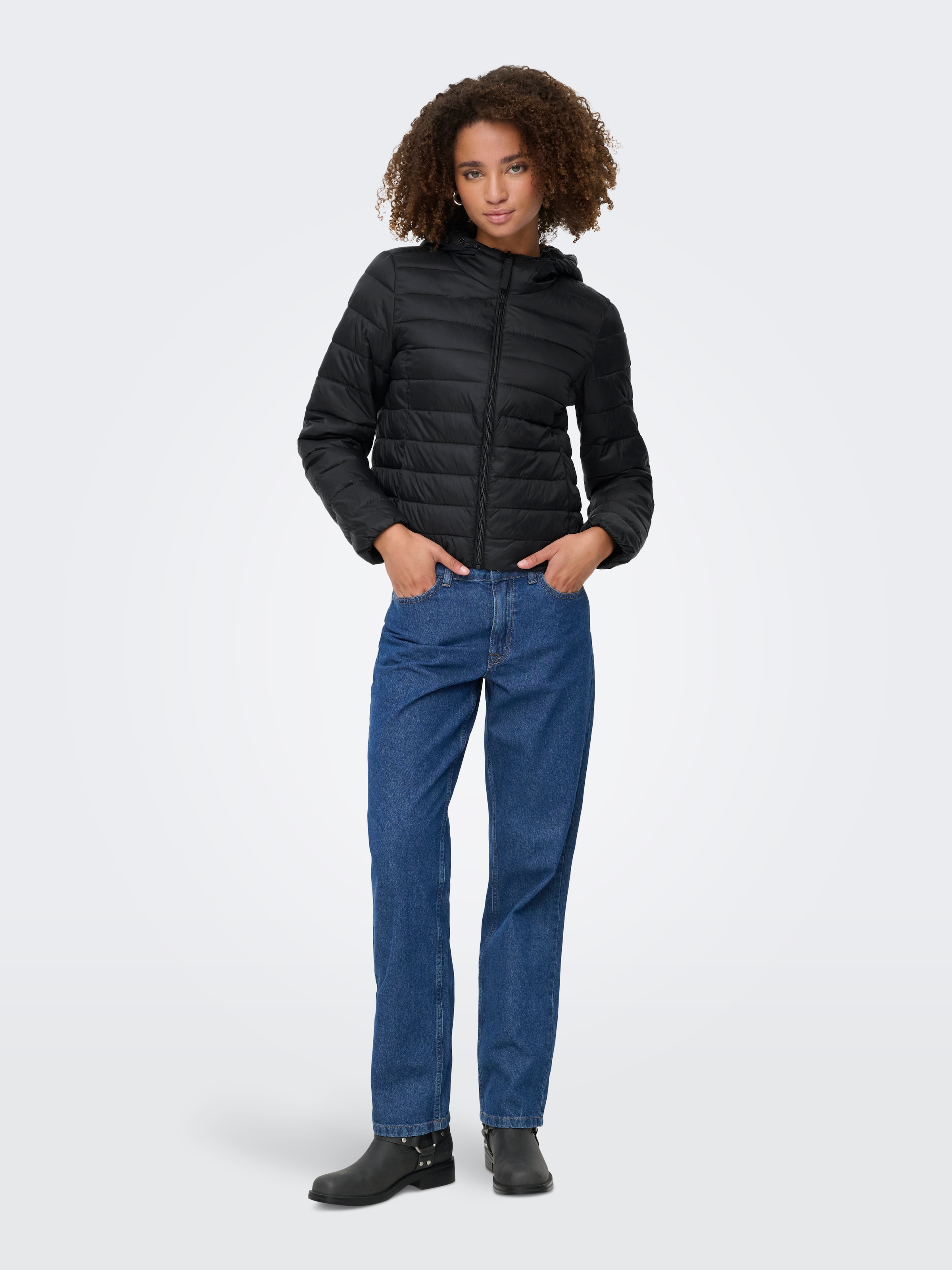 ONLY Steppjacke »ONLTAHIA LW QUILTED HOOD JKT OTW CC OTW« mit Kapuze Kunstfaser