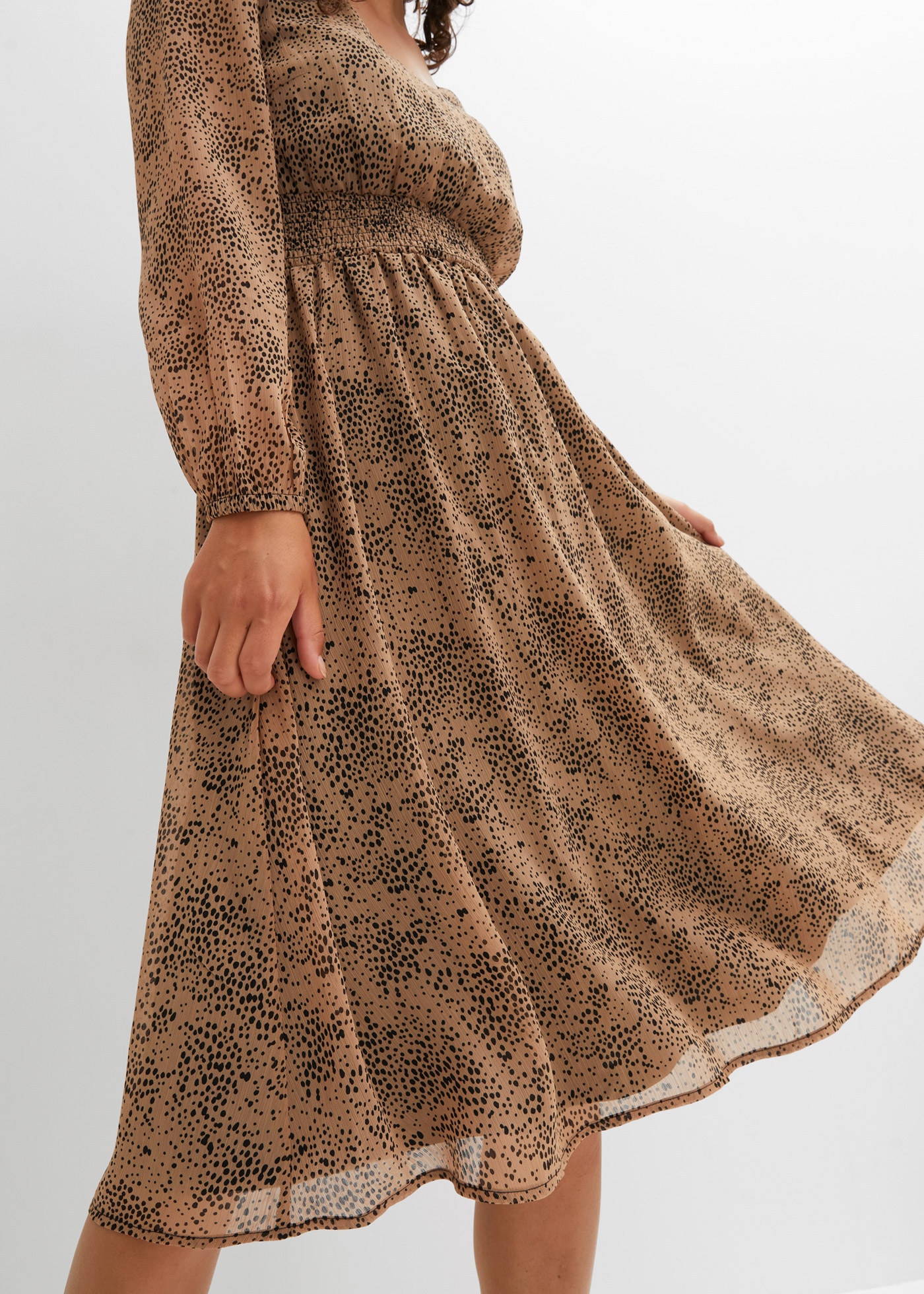 bonprix Chiffonkleid für femininen Look, aus Polyester, figurumspielende Passform