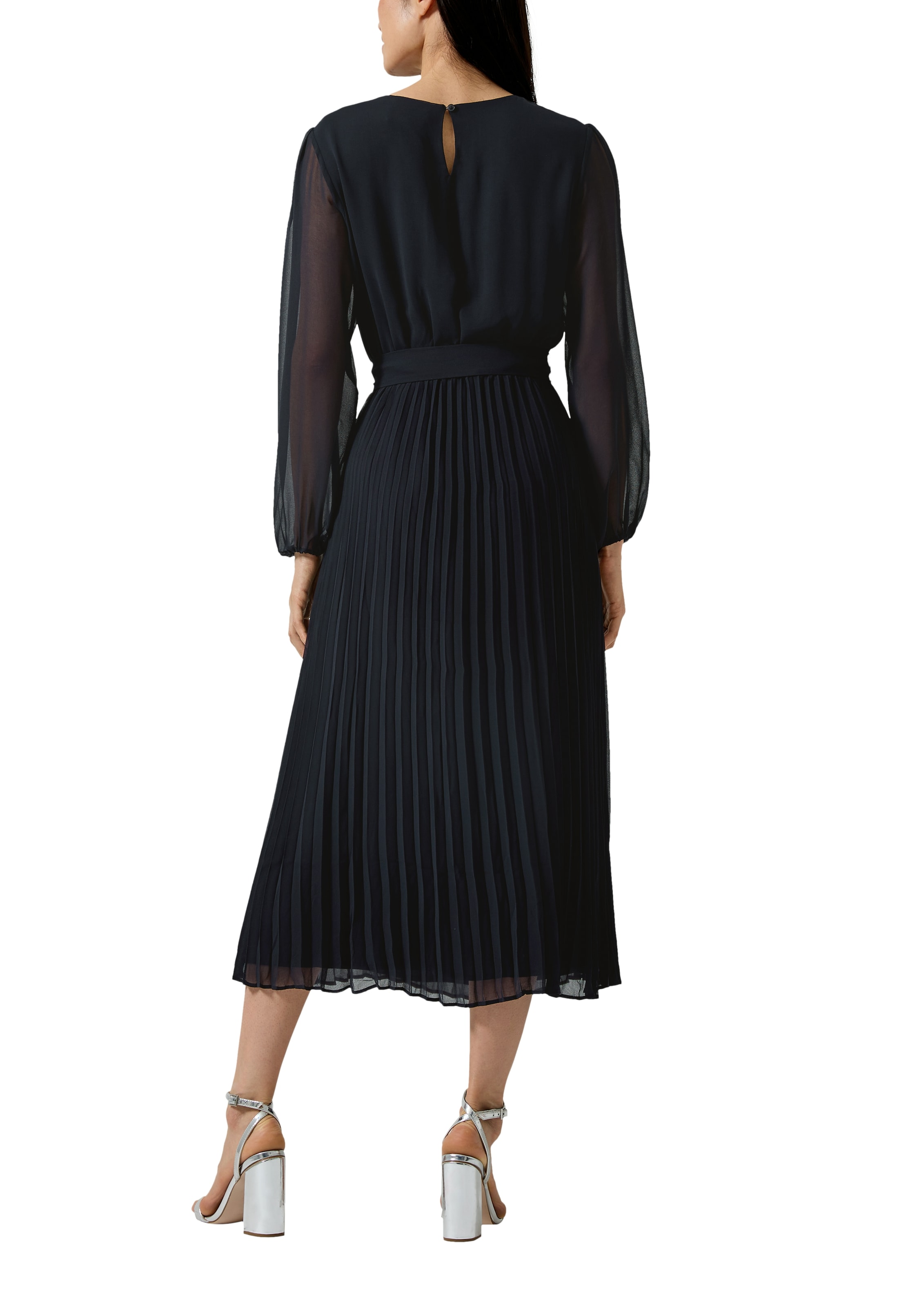 s.Oliver BLACK LABEL Robe en maille Sans poche mit seitlichem Bindegürtel