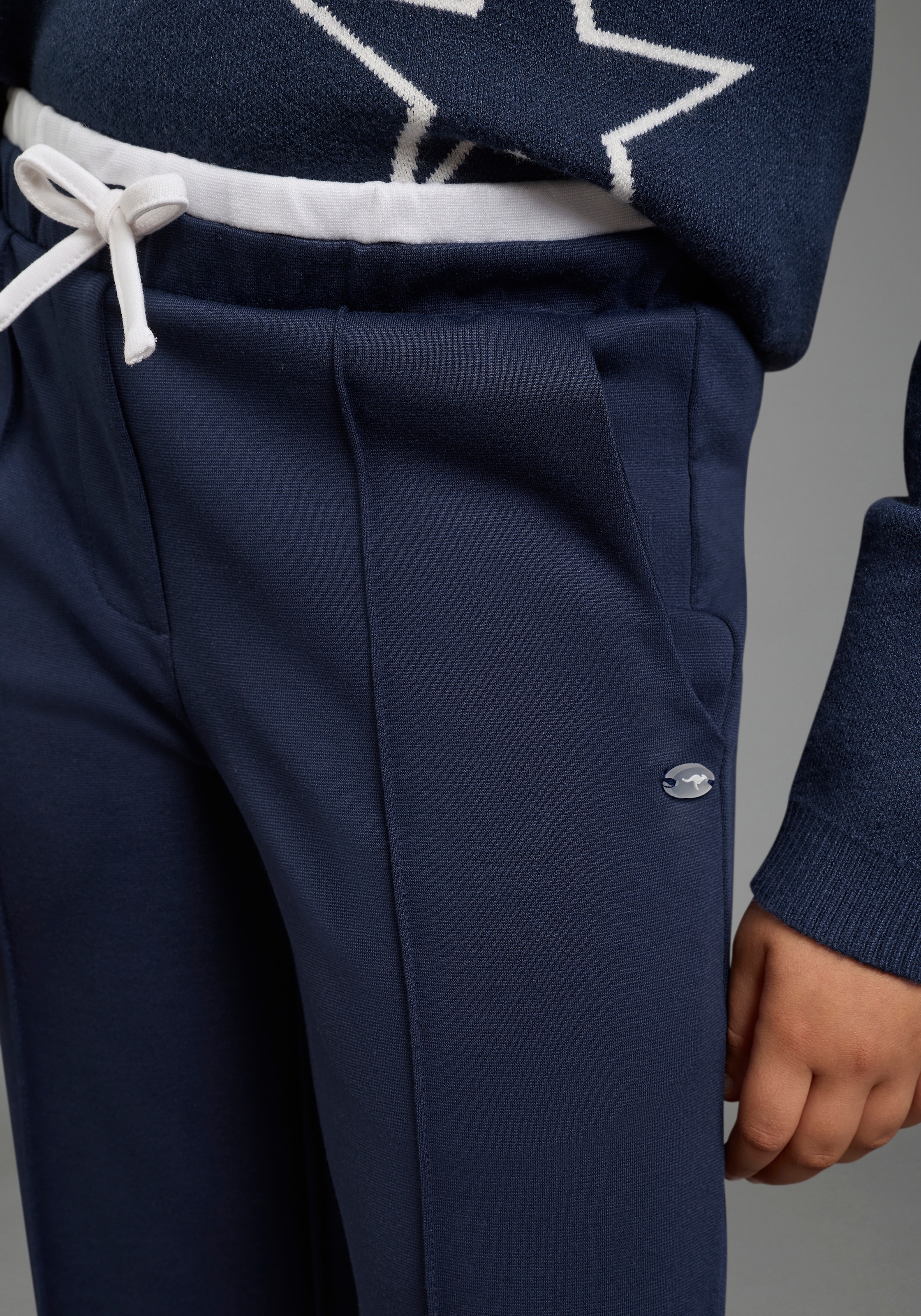 KangaROOS Pantalon en tissu »Hose mit Deko-Bund in Kontrastfarbe von KangaROOS«  Pantalon décontracté avec double ceinture, jambes droites, hauteur normale