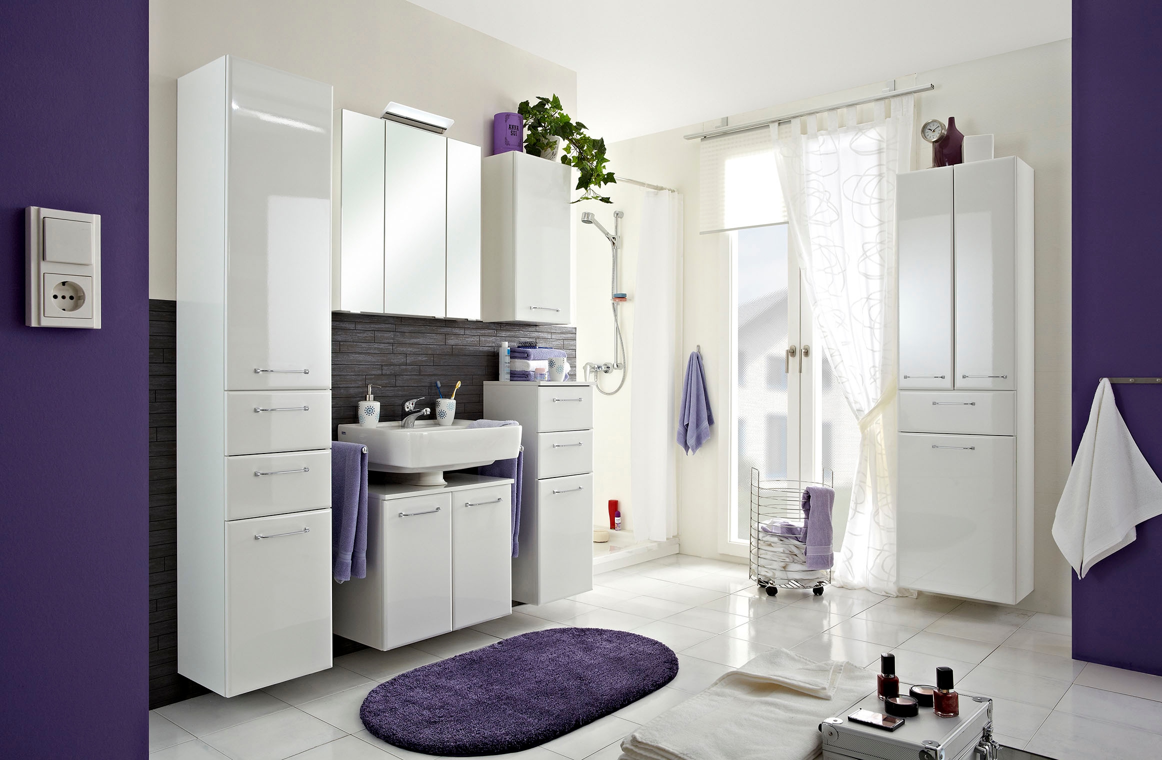 Saphir Armoire haute »Quickset Badschrank 50 cm breit, 2 Türen, 1 Schublade, 1 Wäschekippe« armoire haute de salle de bain avec amortisseur de porte, poignées chrome brillant