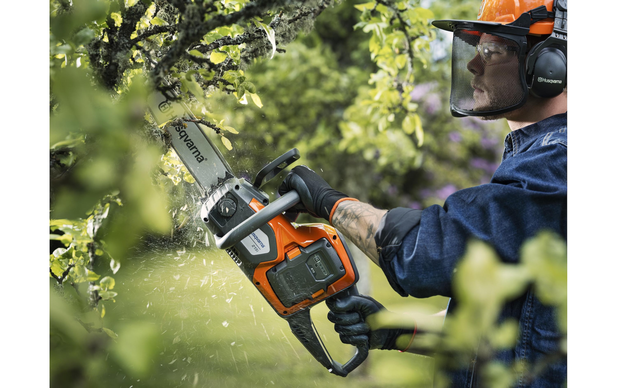 Husqvarna Tronçonneuse à batterie »215i mit Akku und Ladegerät« Leistungsstarke, kabellose Motorsäge für präzises Schneiden