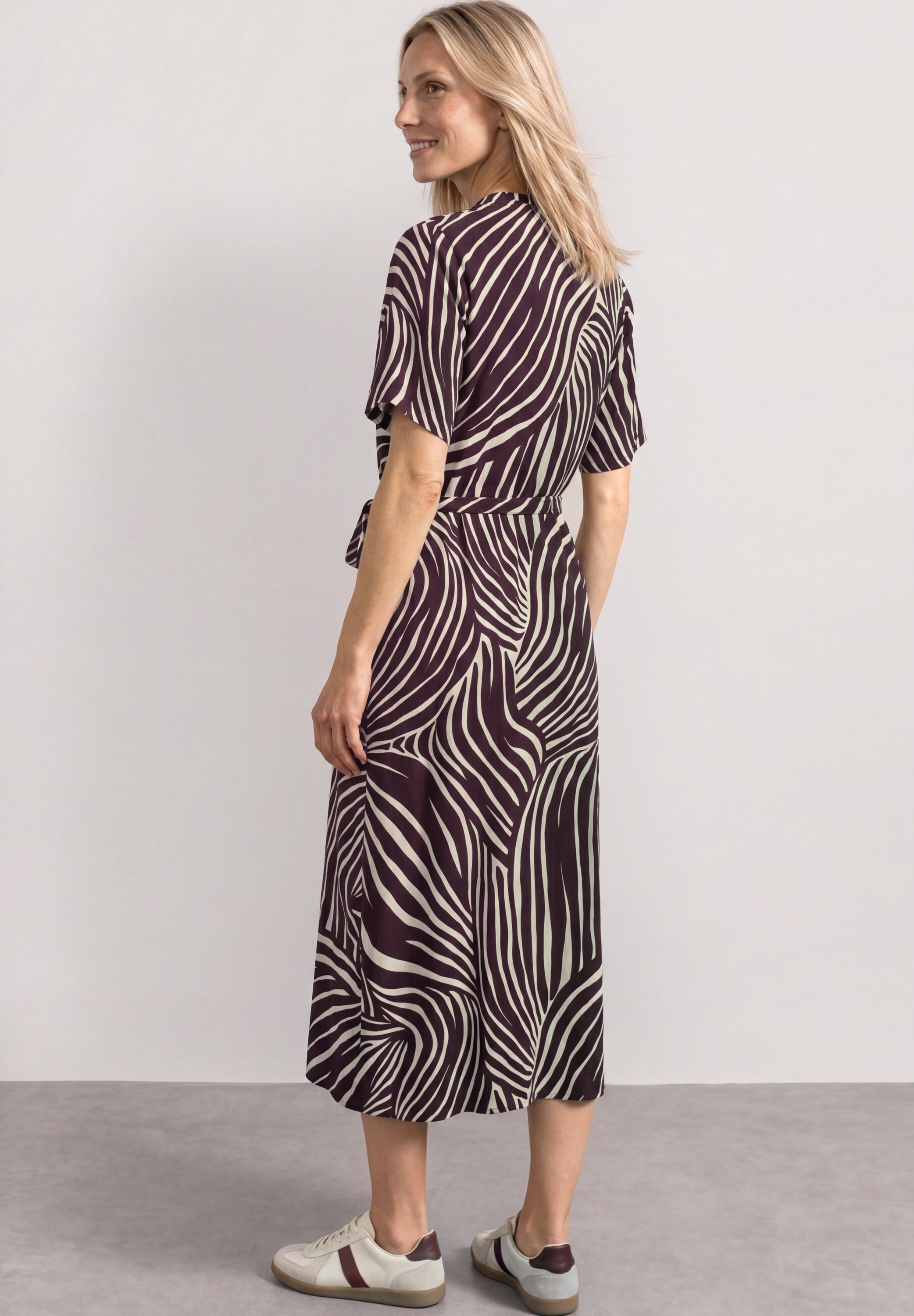 STREET ONE Robe imprimée Sans poches Robe d'été avec col en V et imprimé intégral