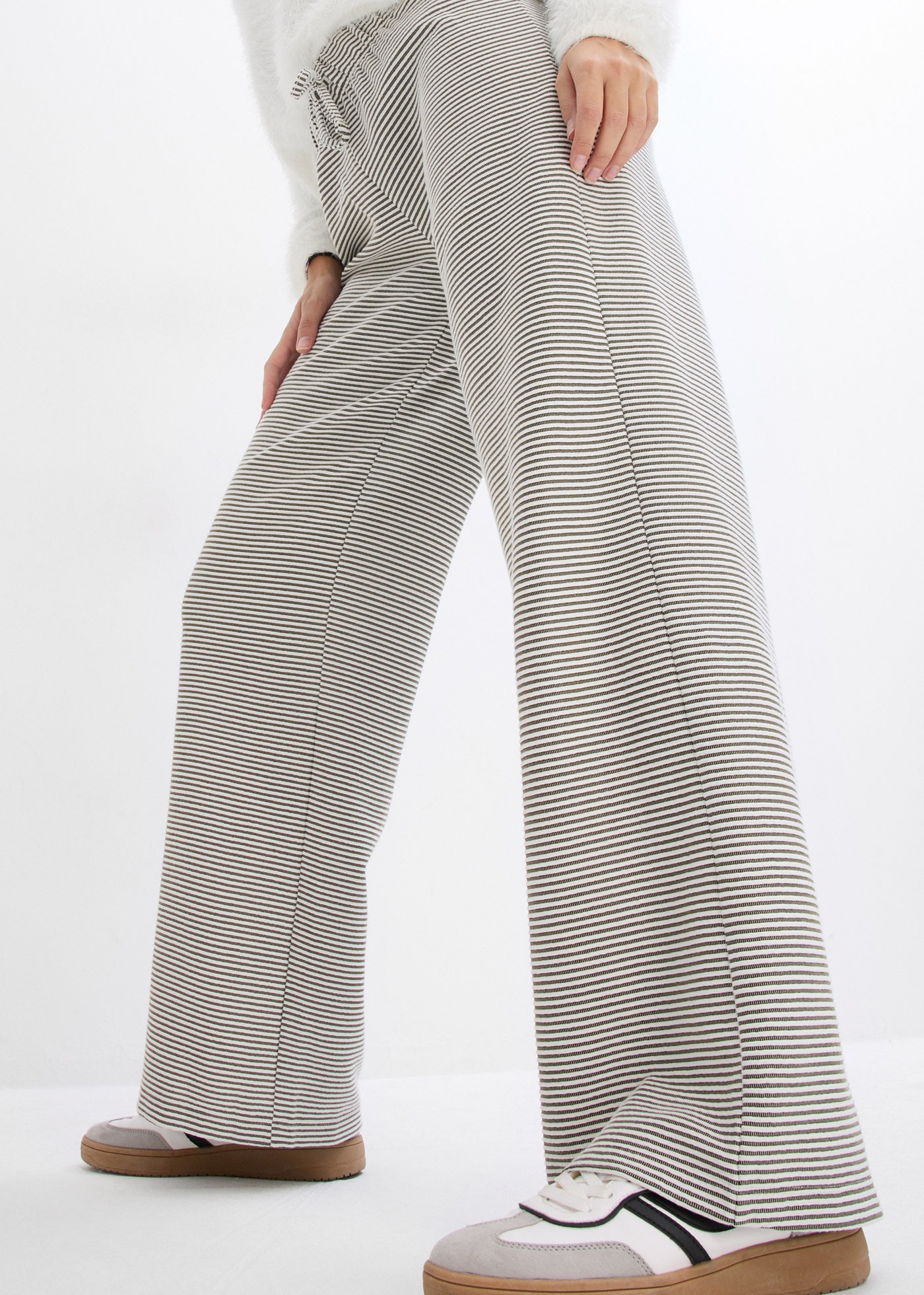 bonprix Pantalon en jersey  aus Baumwolle, Polyester und Elasthan, loose fit