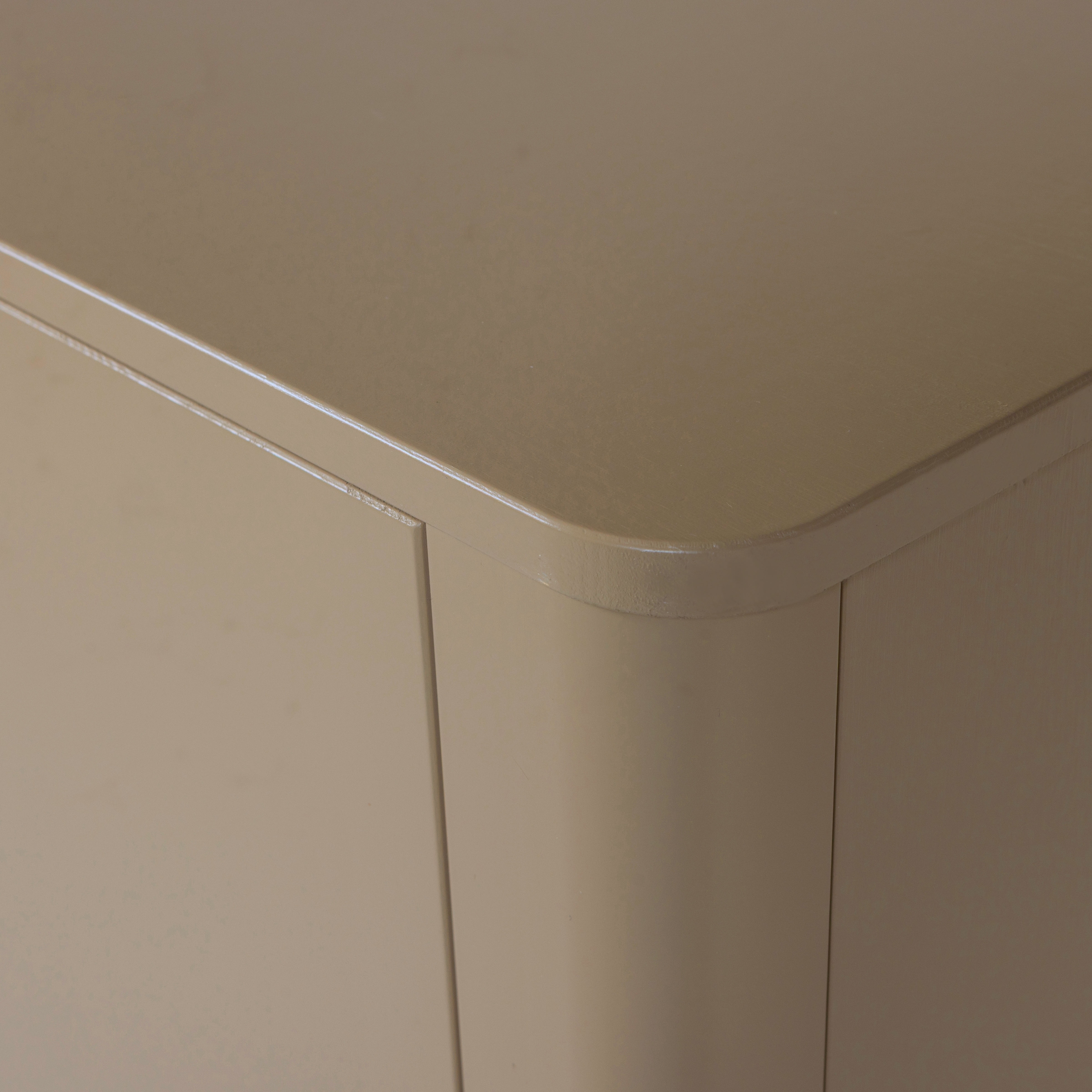 WOOOD Highboard »Gunnar FSC®-Mix Massivkiefer mit Dämpfung Funktion, 85 x 39 x 135 cm« Abgerundete Ecken, Tragkraft 15 kg pro Einlegeboden,sichtbare Maserung