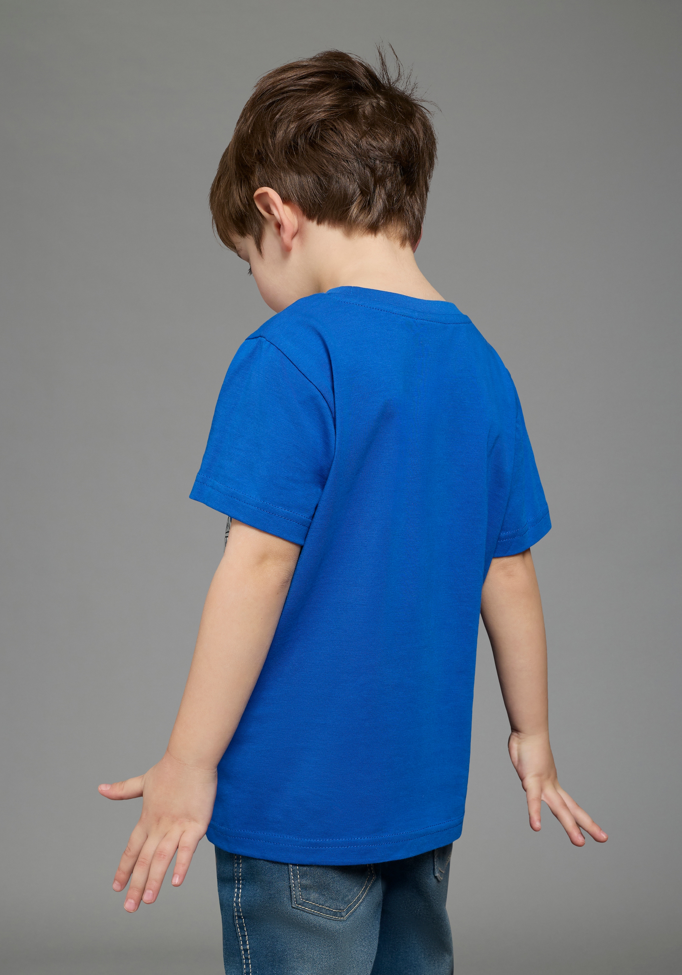 KIDSWORLD T-shirt »Cooles Shirt mit Feuerwehr Folienprint« pour garçons, manches courtes, avec impression pailletée, coupe basique