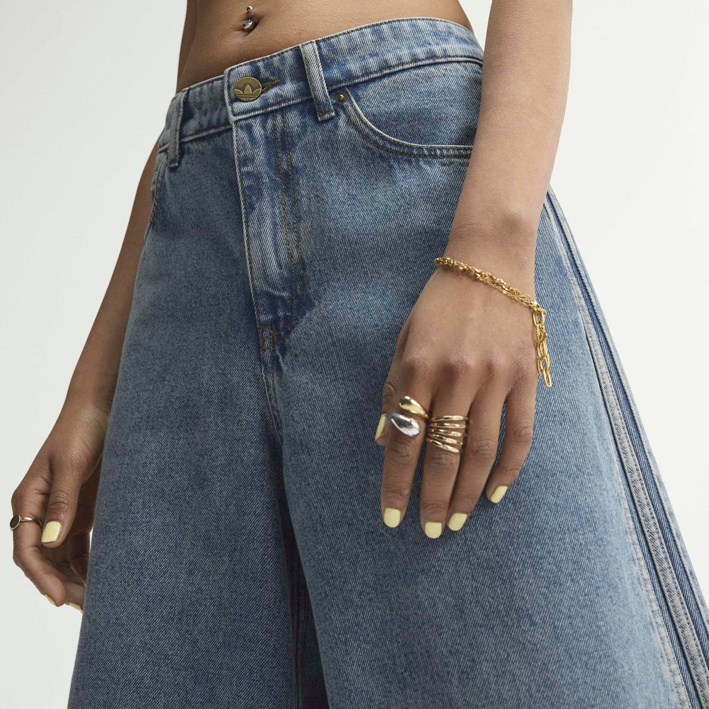adidas Originals Shorts »DENIM-JORTS, MITTELHOHER BUND«  sportlicher Stil, aus Baumwolle, eng geschnitten, für Erwachsene