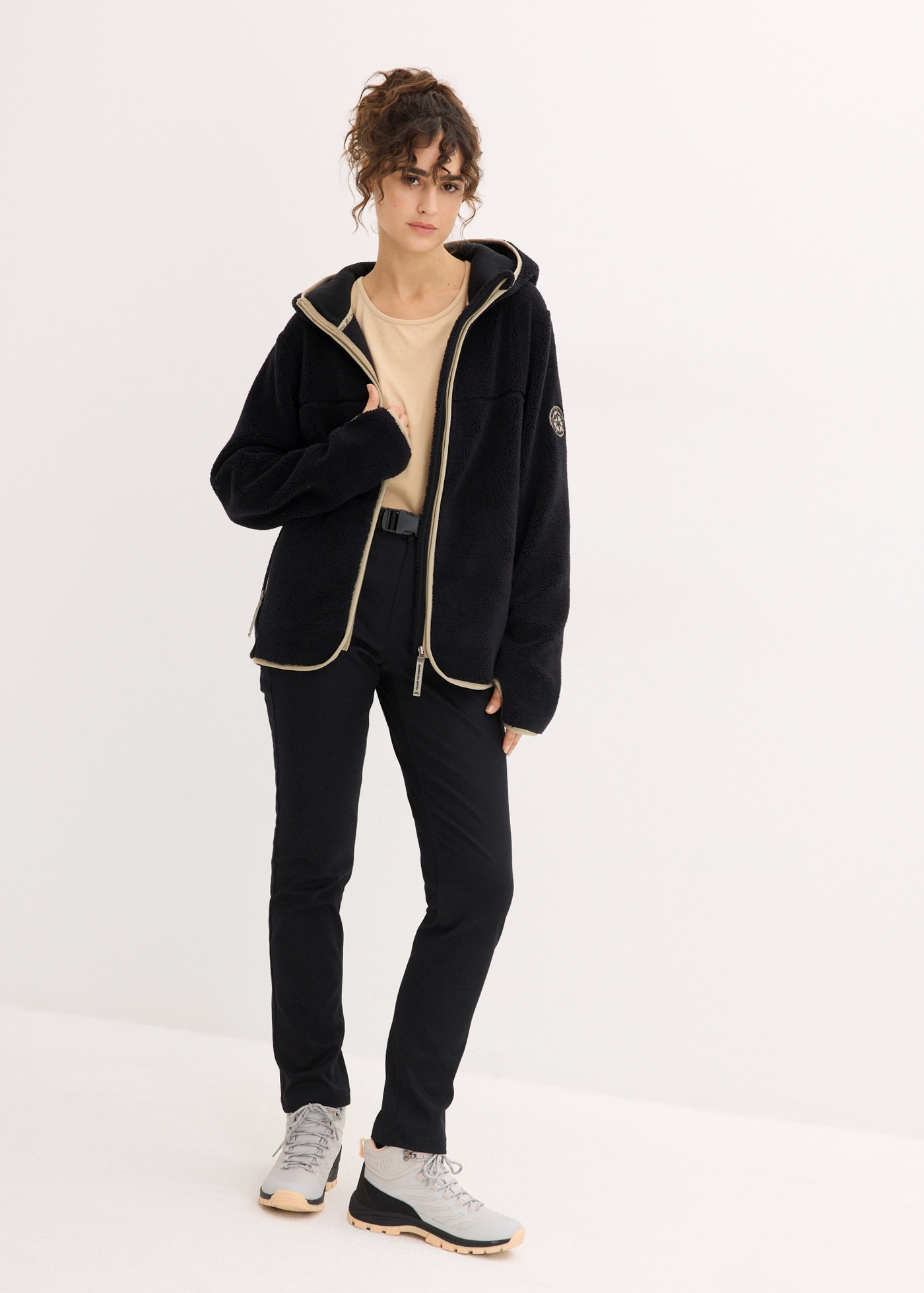 bonprix Veste polaire avec capuche avec capuche, en teddy polaire, coupe décontractée, col montant