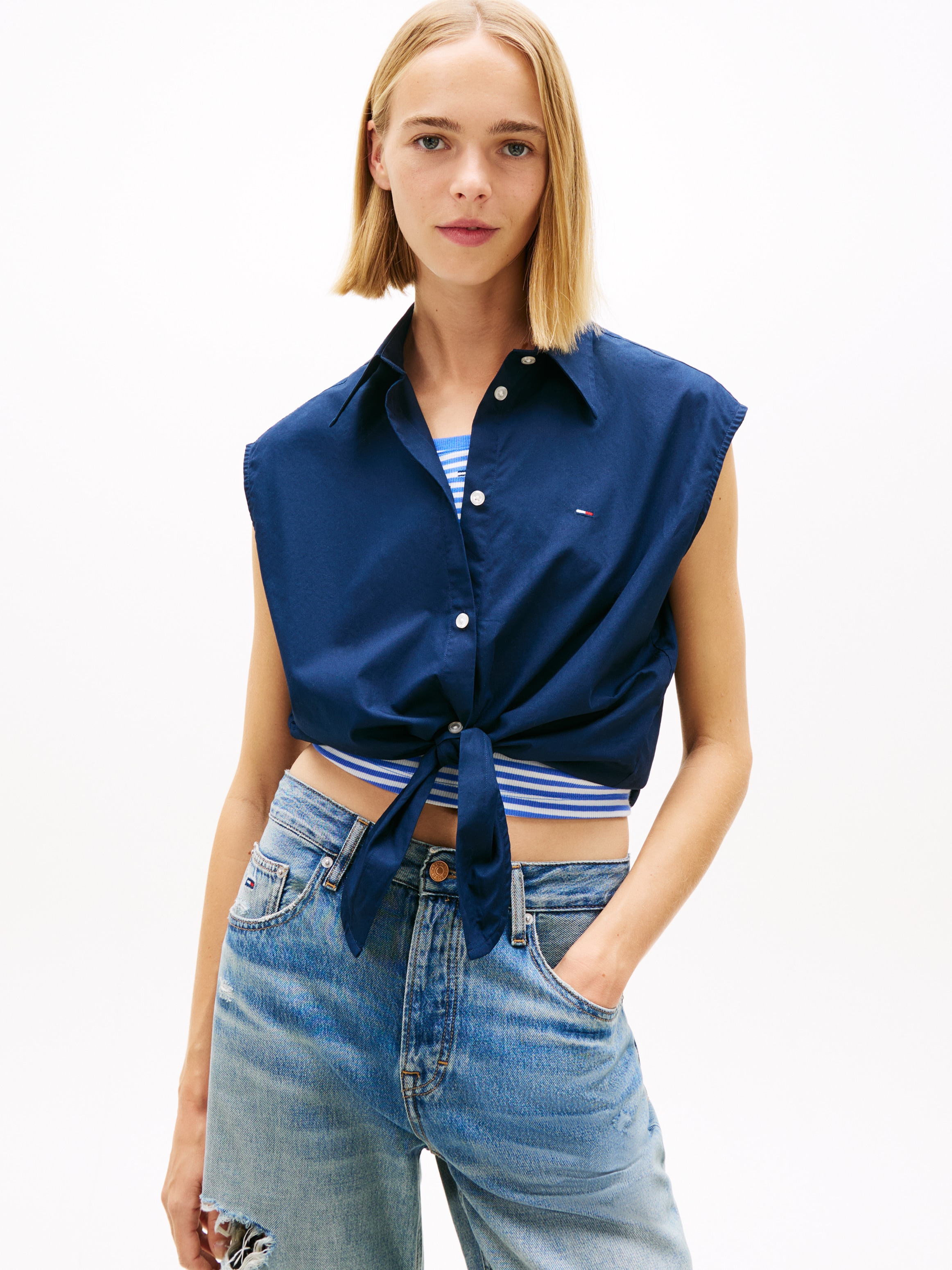Tommy Jeans Top chemisier »TJW TIE FRONT POPLIN SHIRT« avec détail nœud à l'ourlet, coton pur