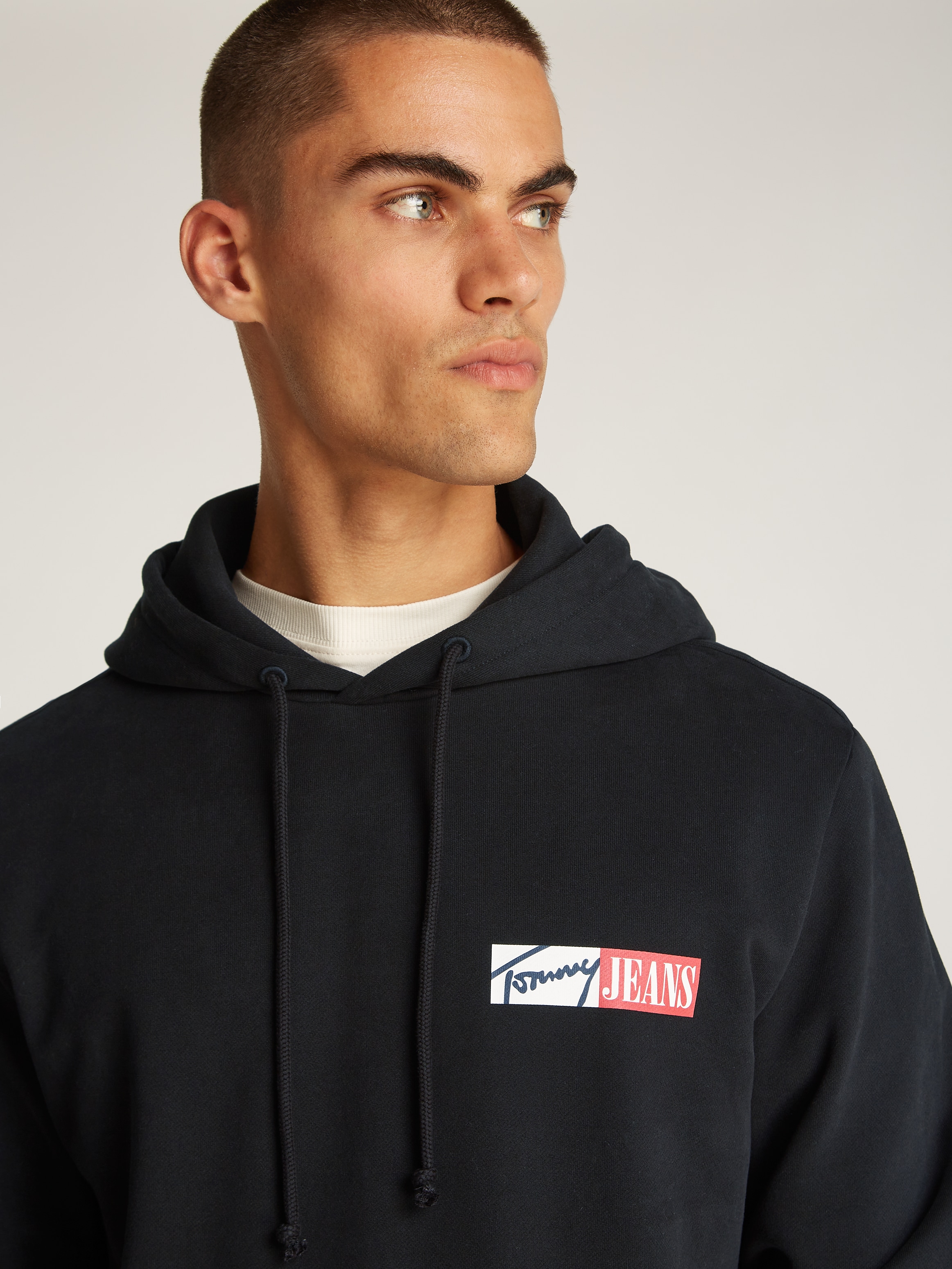 Tommy Jeans Plus Hoodie »TJM REG ENTRY GRAPHIC HOODIE EXT« in Grossen Grössen, Logodruck, Kängurutasche