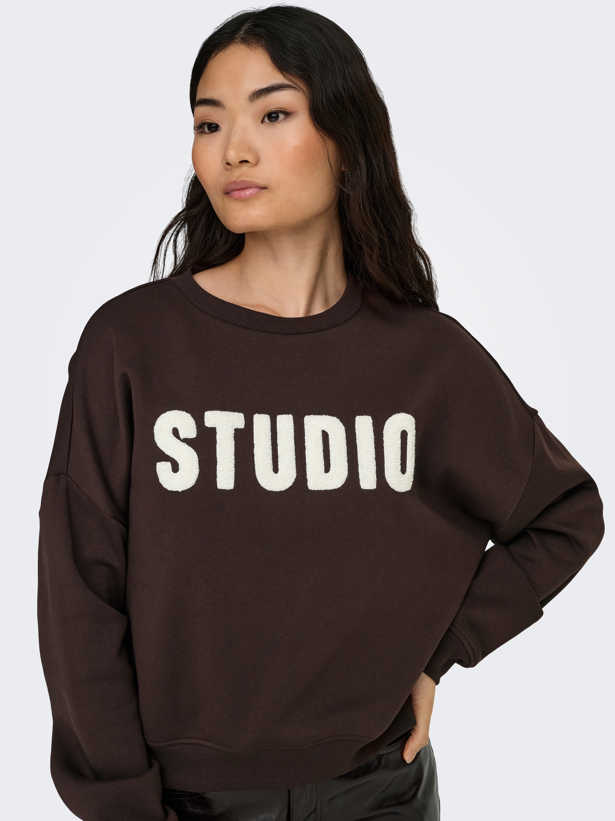 ONLY Sweat-shirt »ONLSWEAT L/S CREW OVERSIZE STATE SWT«
