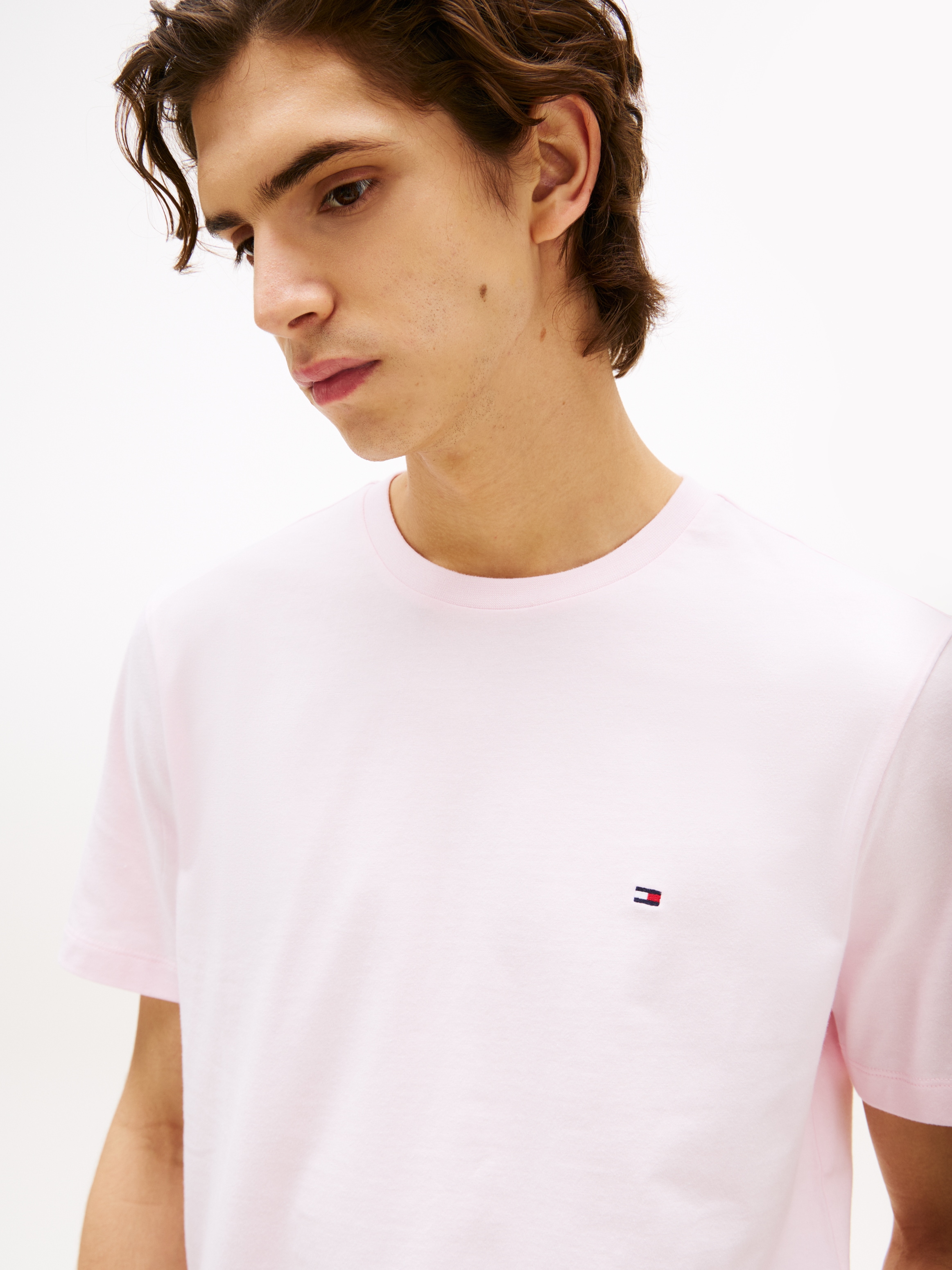 Tommy Hilfiger T-shirt »ESSENTIAL REGULAR FIT SOLID  mit Stickerei« unifarben, casual, Baumwolle, Rundhals
