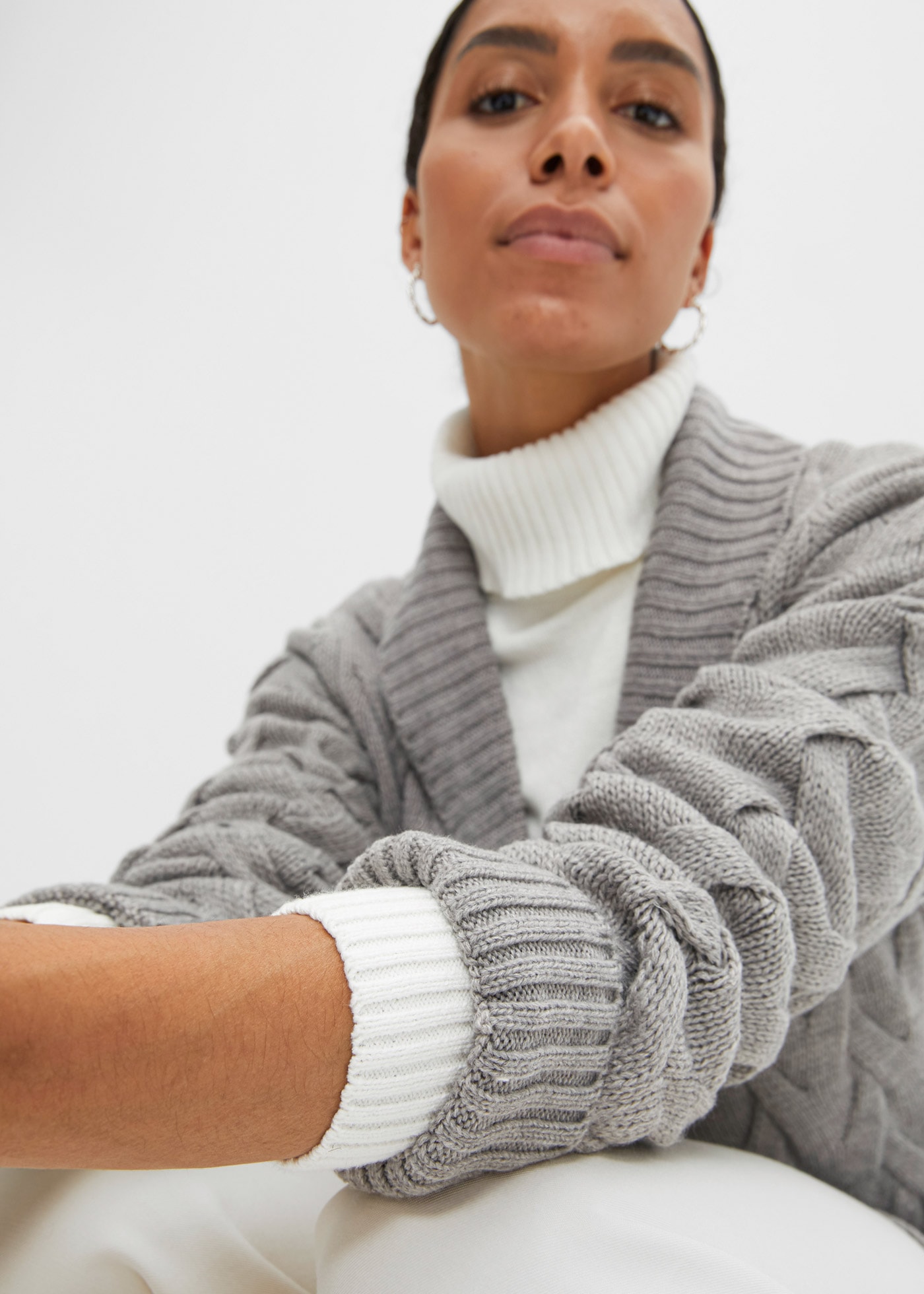 bonprix Cardigan long lockere Passform, mit Knopfleiste, mit aufgesetzten Taschen