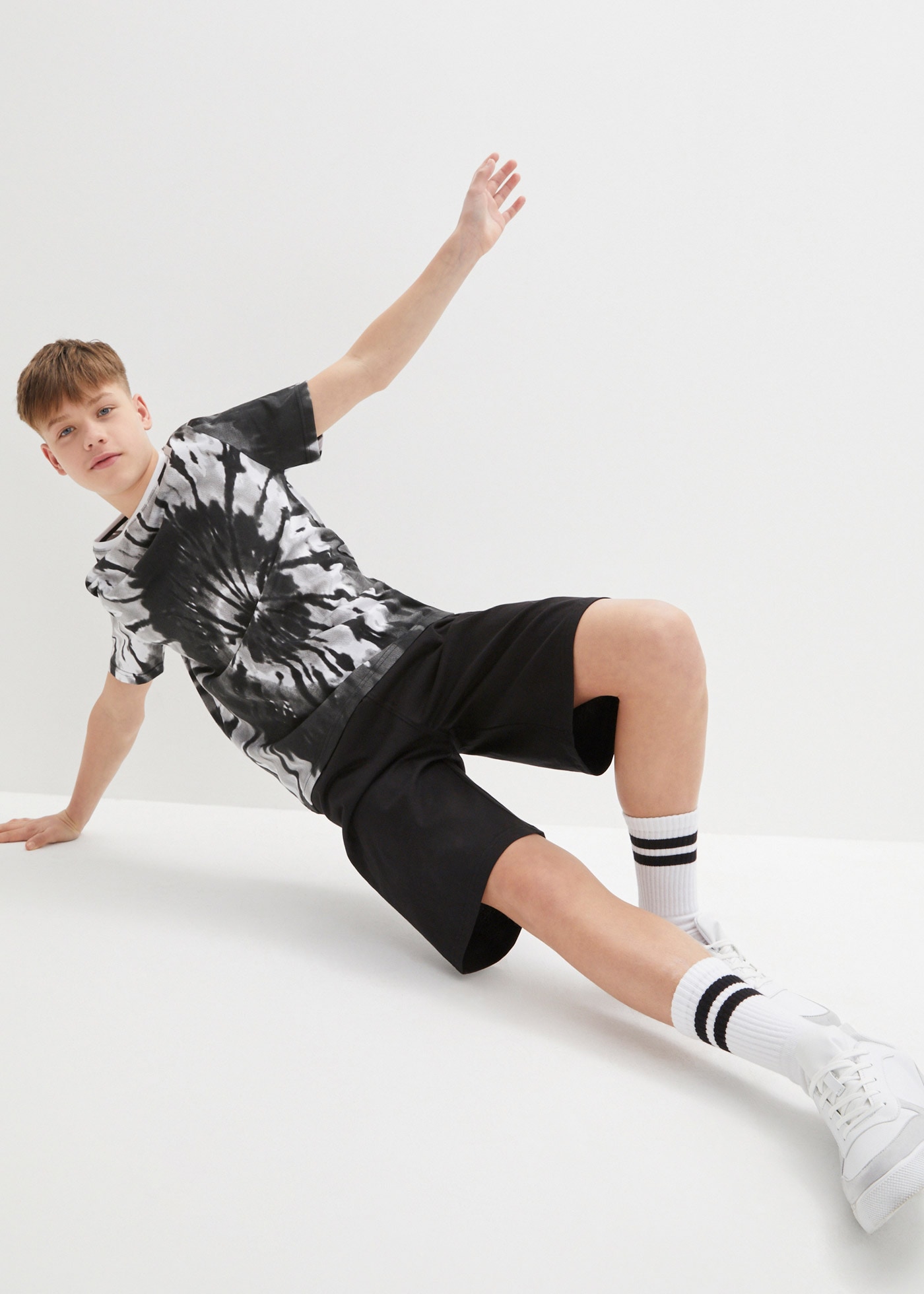 bonprix T-shirt »T-Shirt und Jersey-Bermuda (2-tlg.Set) aus reiner Baumwolle« Set, 2, 2 cuis T-Shirt und Jersey-Bermuda (2-tlg.Set) aus reiner Baumwolle