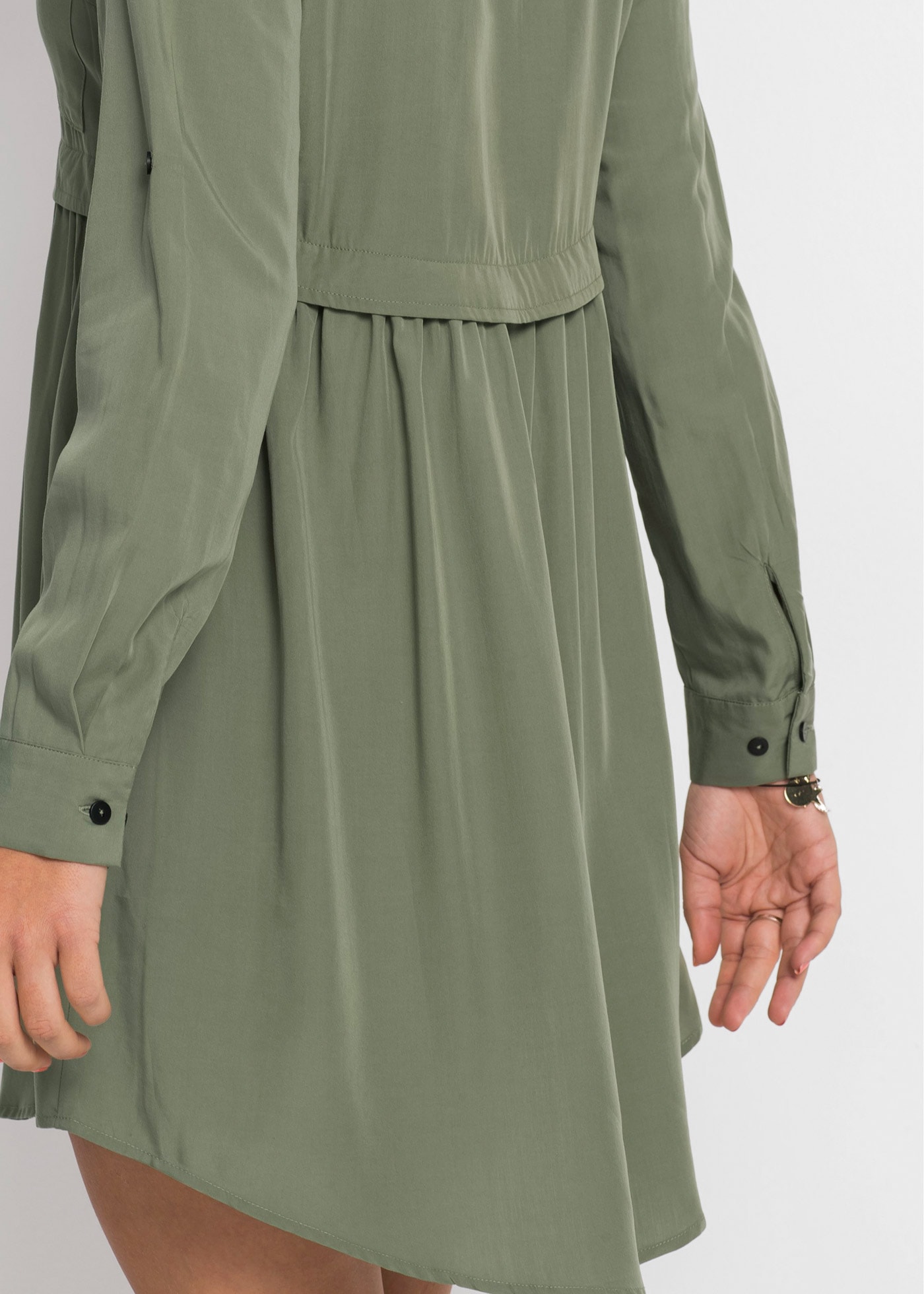 bonprix Robe chemisier mit langem Arm und Riegel-Knopf-Element, mit kontrastfarbigem Einsatz