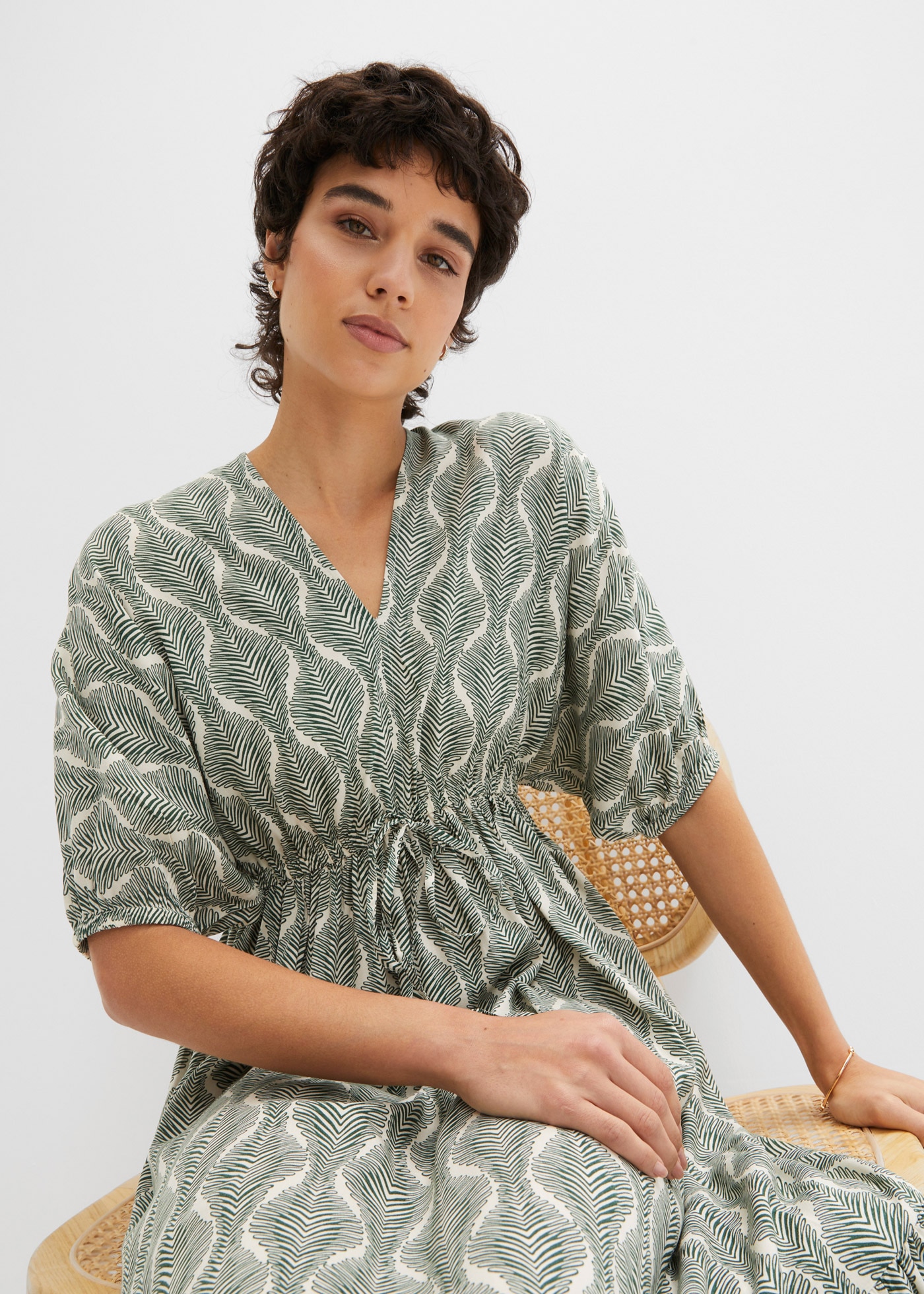 bonprix Robe midi »Midikleid aus fliessender Viskose« Midikleid aus fliessender Viskose