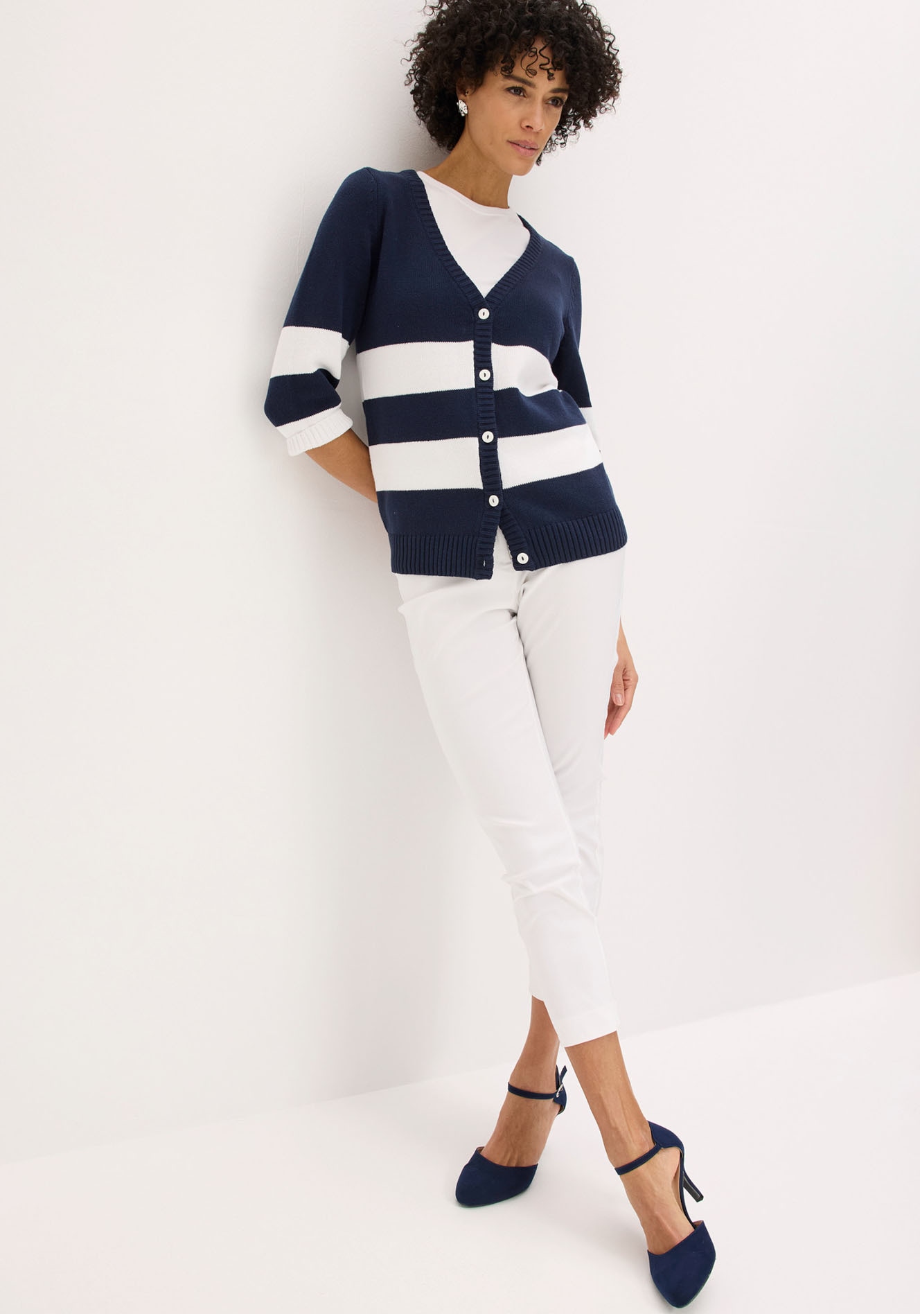 bonprix Veste en tricot Slim fit Passform, mit Streifenmuster, eleganter Stil