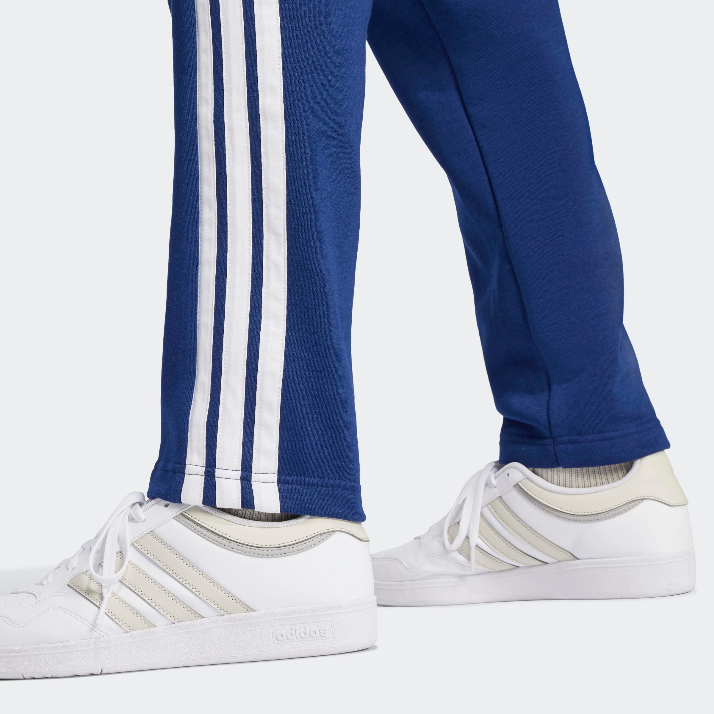 adidas Sportswear Sporthose »M 3S FL O PT«  aus Baumwolle, Polyester und Viskose, offener Saum