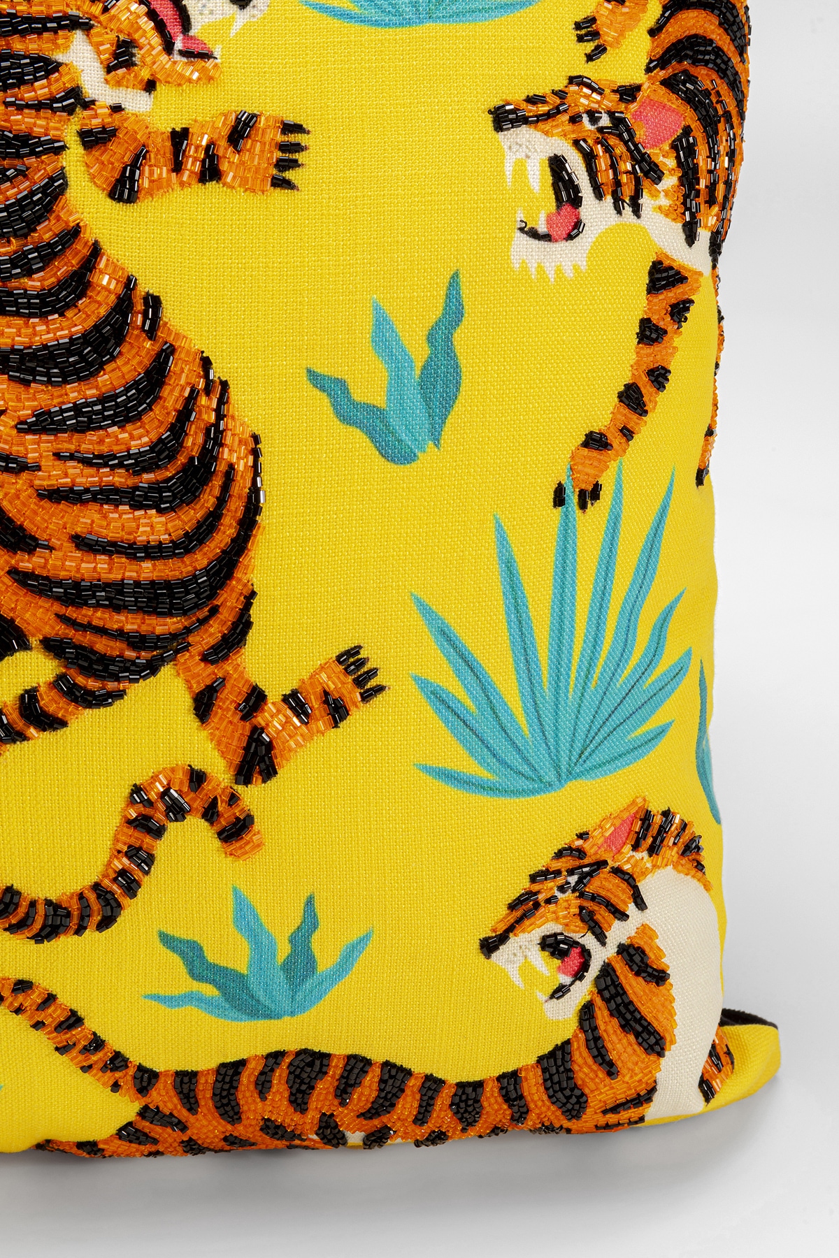 Kare Design Coussin décoratif »Tiger Love, Kissenhülle mit Füllung, 45x45 cm« soutient agréablement la tête et le cou pour un sommeil réparateur