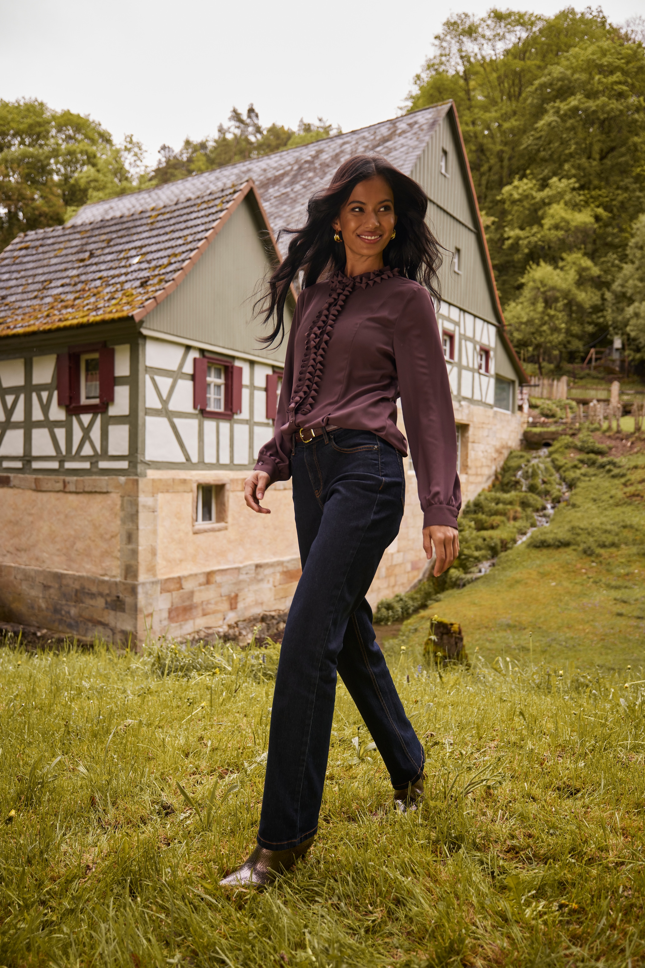 Aniston SELECTED Jeans à 5 poches forme droite et lavage foncé moderne - NOUVELLE COLLECTION