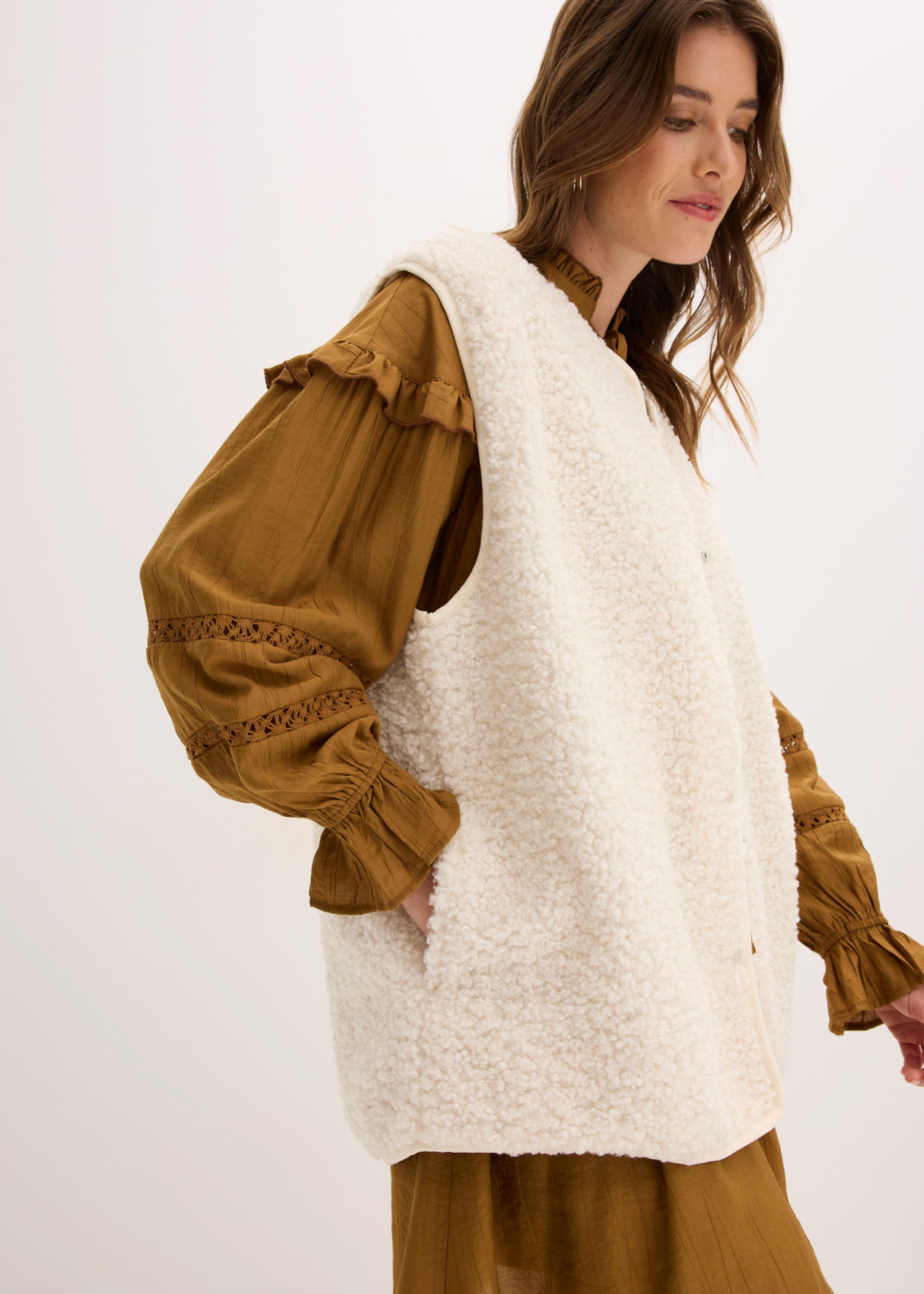 bonprix Plüschweste mit seitlichen Eingriffstaschen, aus Teddyfleece, Oversize-Passform