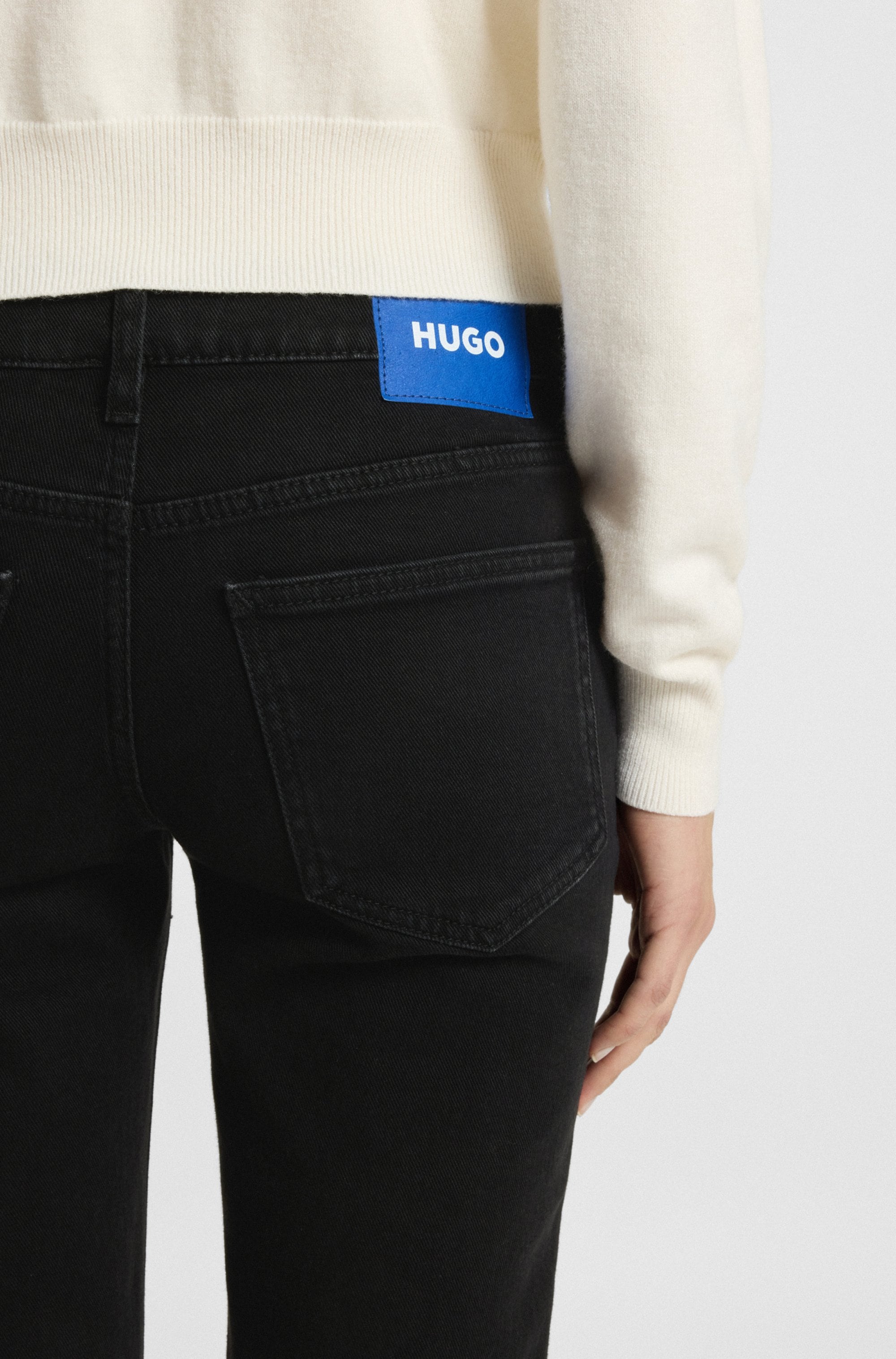 HUGO Slim-fit-Jeans »Gamera« mit Strass-Logo vorn