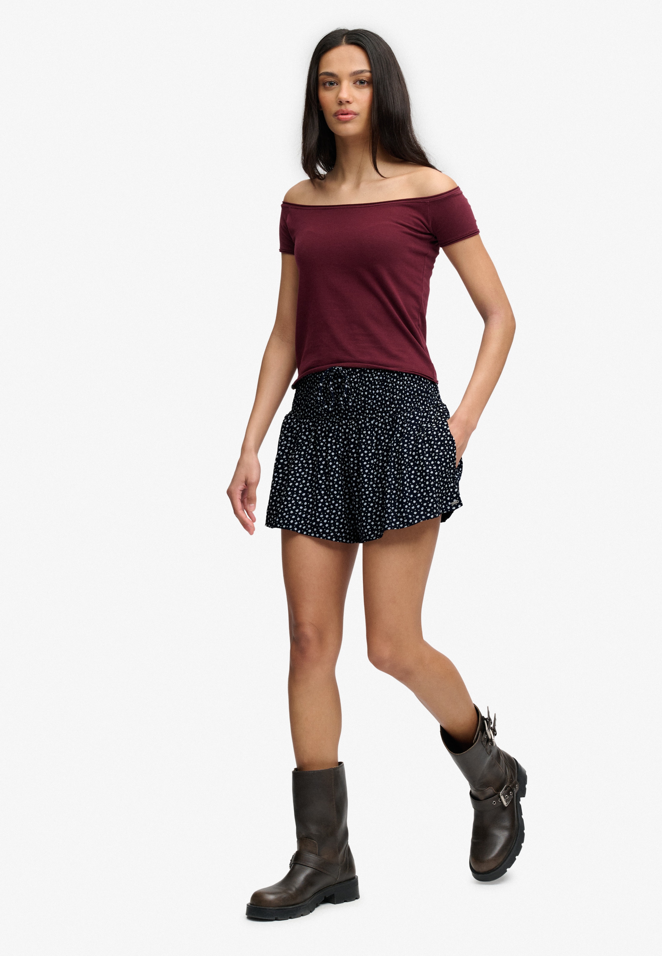 Superdry Short »PRINTED MINI SMOCKED SHORTS«  en viscose, coupe régulière, avec ceinture élastique, tissu tissé facile d'entretien
