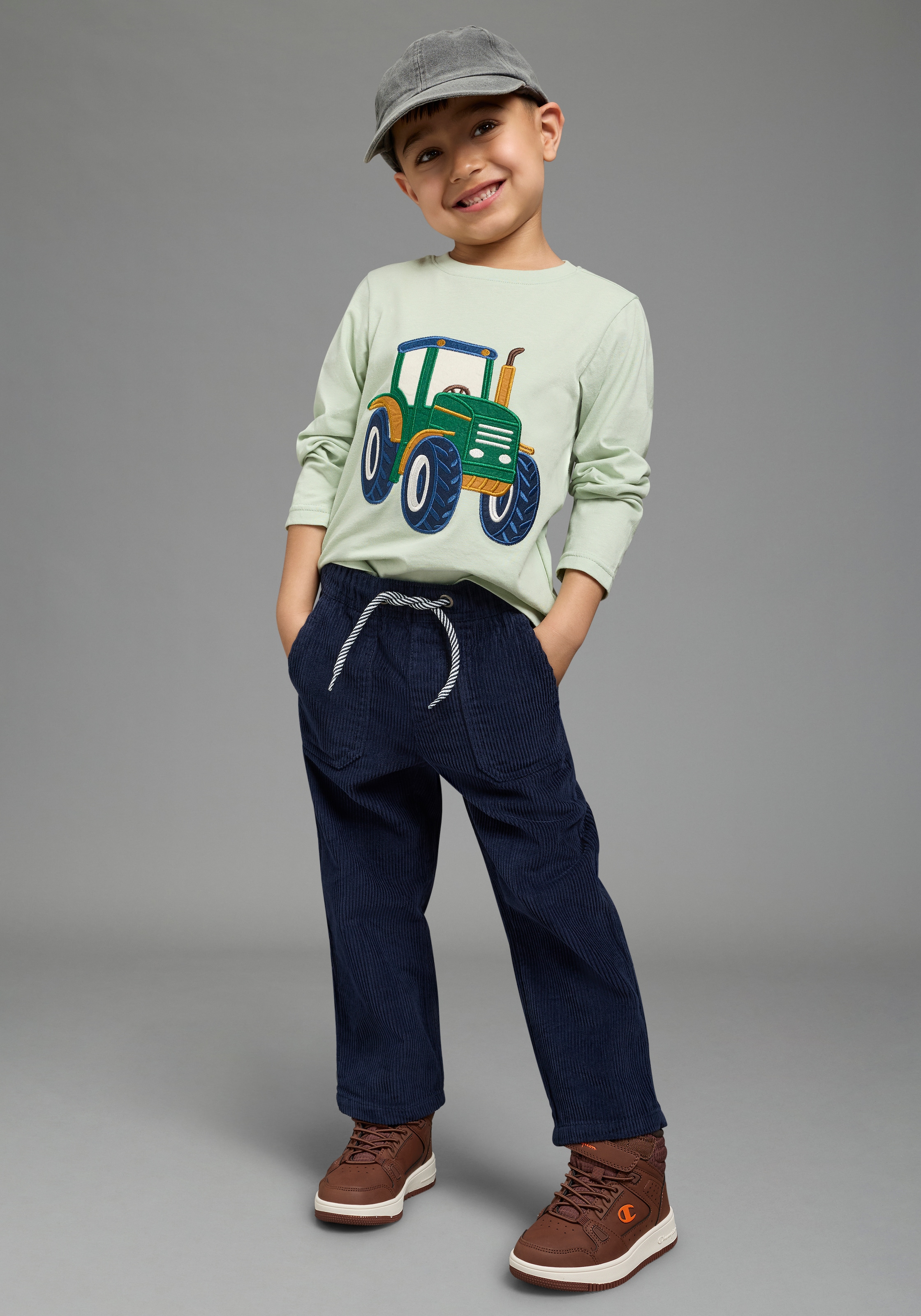 KIDSWORLD Cordhose »Breitcord-Cordhose mit Cargotaschen«  Lässige Cargo-Cordhose, gerade Passform, modischer Basic-Style
