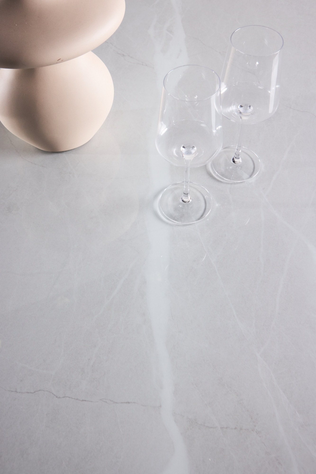 Venture Home Table de salle à manger »Härön, runder Esstisch Ø 120 cm mit Glasplatte und Holzfuss, FSC« Table à manger, plateau transparent, pied central en MDF, nervuré, clair