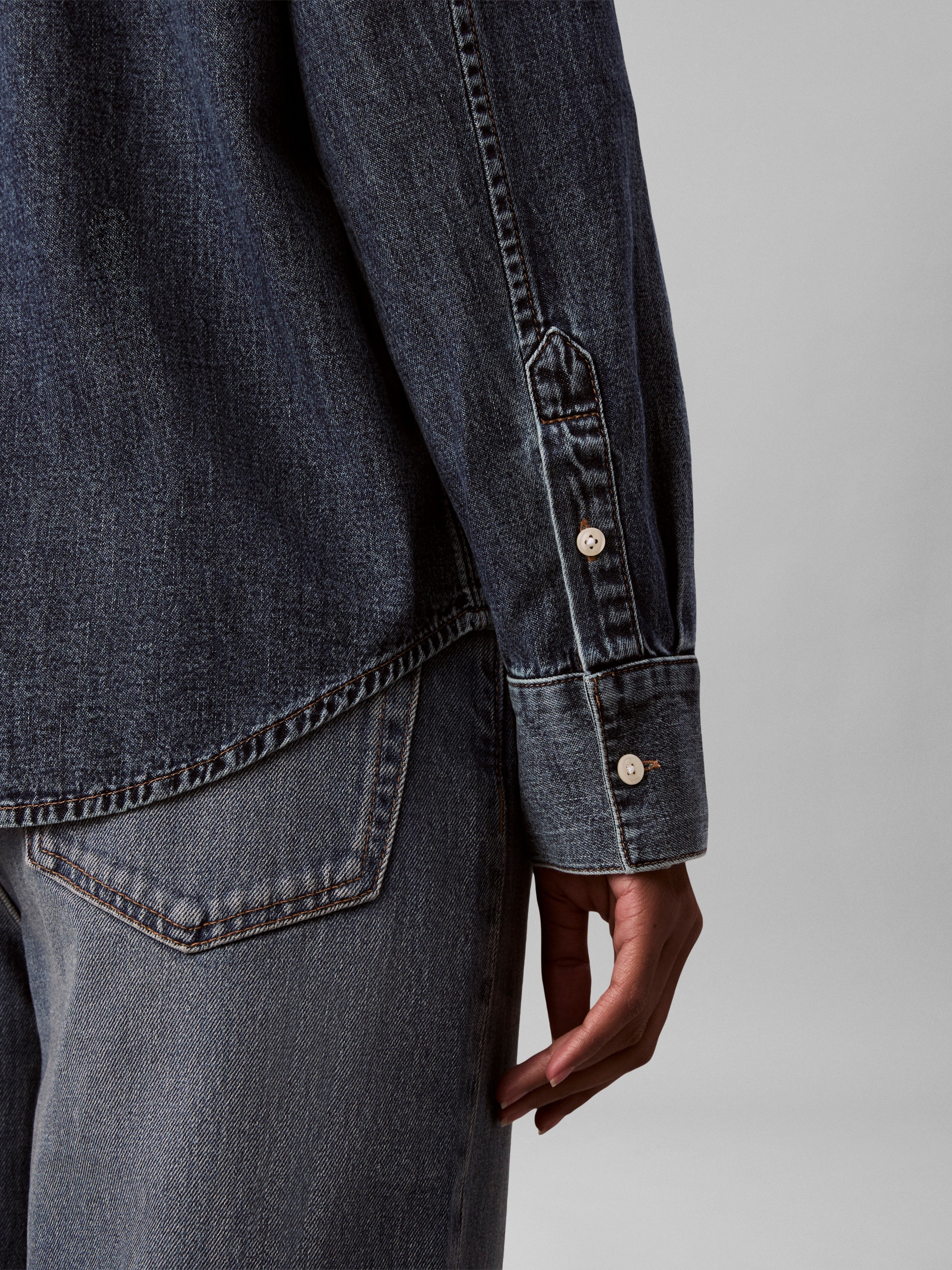 Calvin Klein Jeans Blouse en jean Regular fit, Brusttasche, abgerundeter Saum