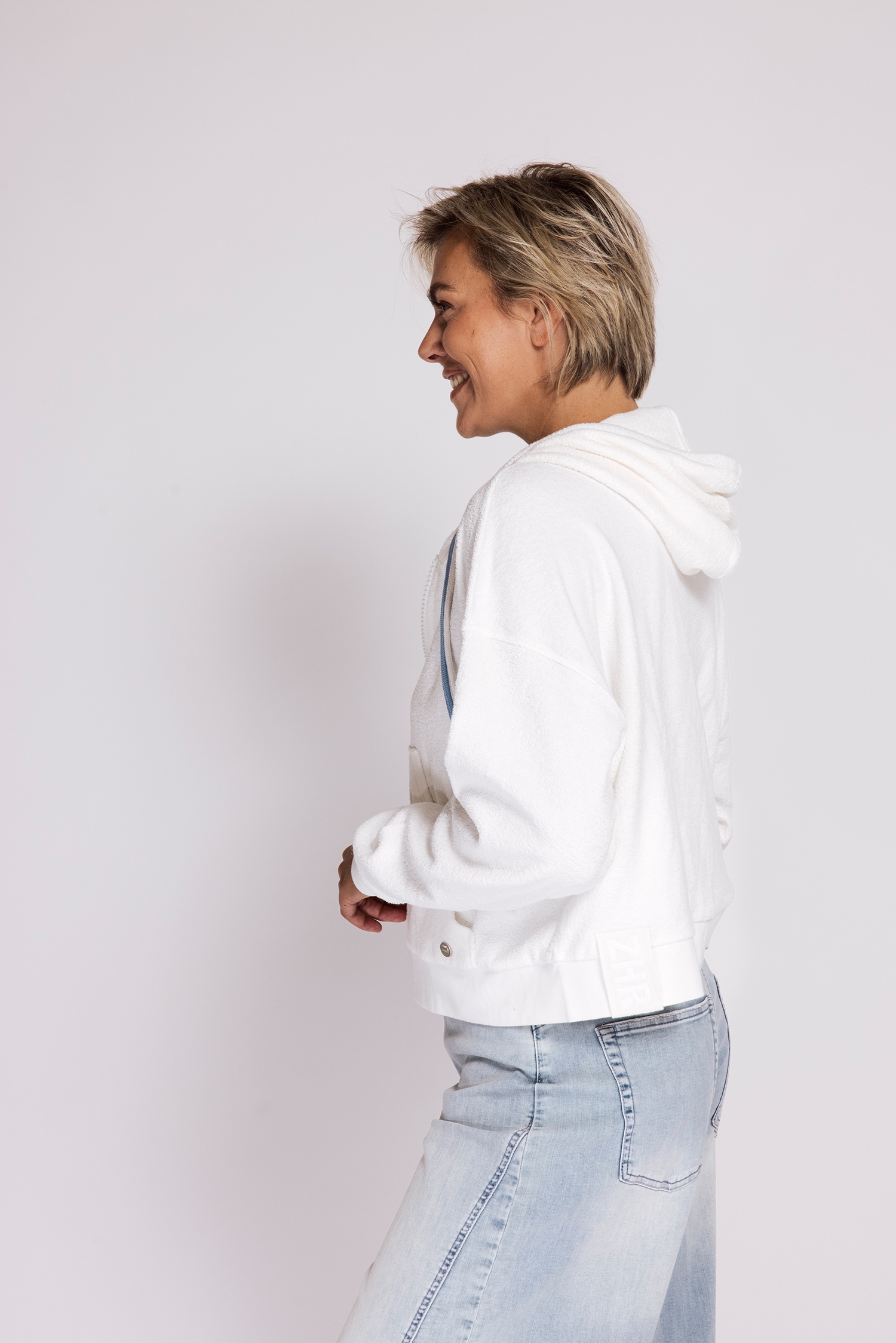 Zhrill Sweatblazer »RATANA« lässiger Look, hüftlange Schnittform, mit Kängurutasche