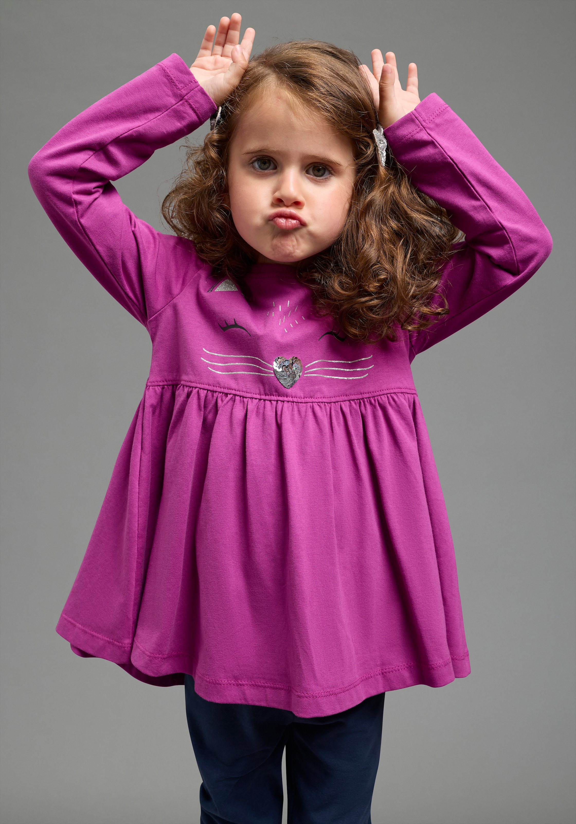 KIDSWORLD Langarmshirt & Leggings »2tlg. Set Shirt + Leggings mit schöner Paillettenapplikation« Set, 2, 2 Süsses Outfit für kleine Mädchen