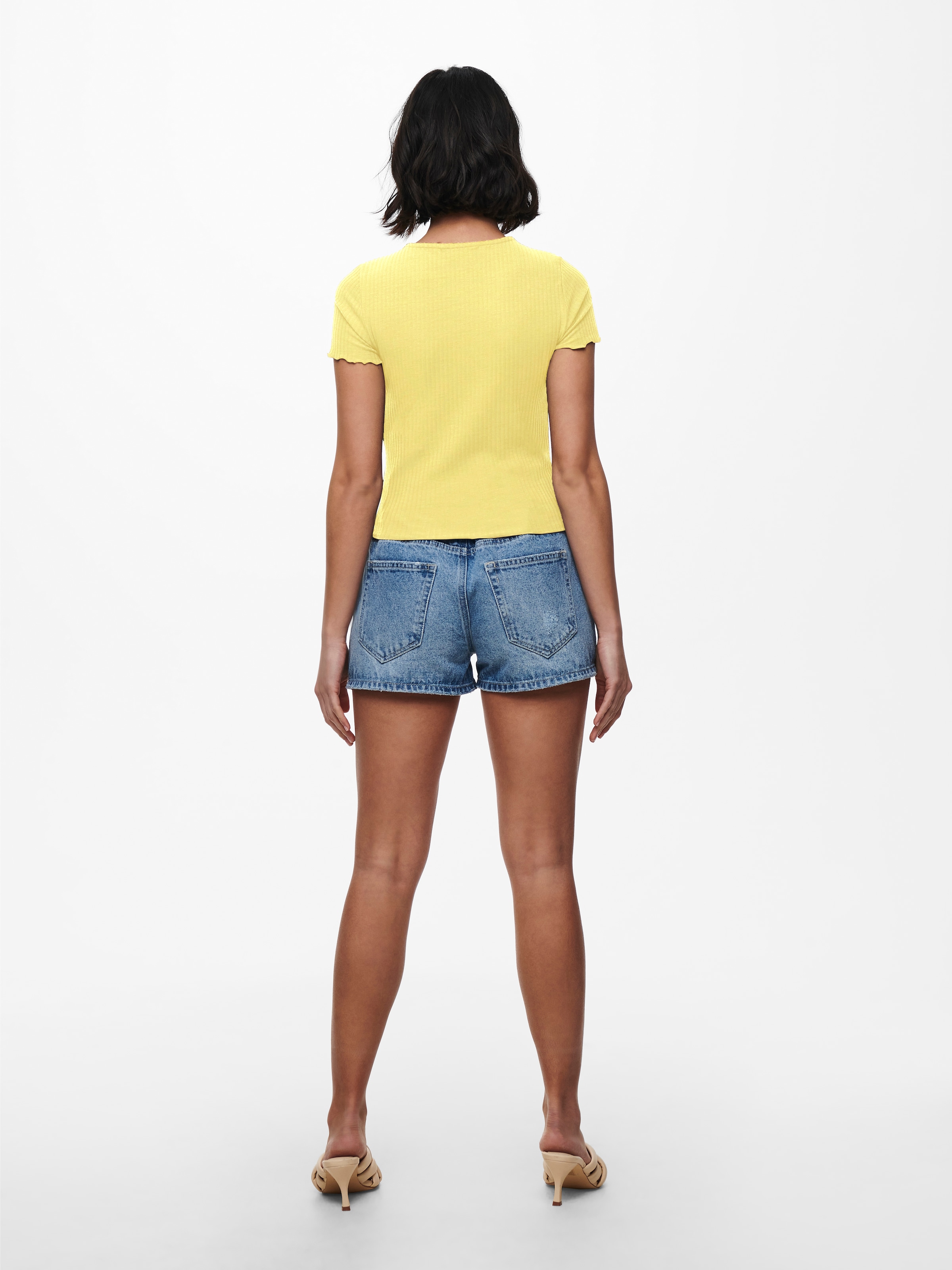 ONLY Rundhalsshirt »ONLEMMA S/S SHORT TOP NOOS JRS« Rundhals, modisch, regular fit, gewellter Abschluss, unifarben