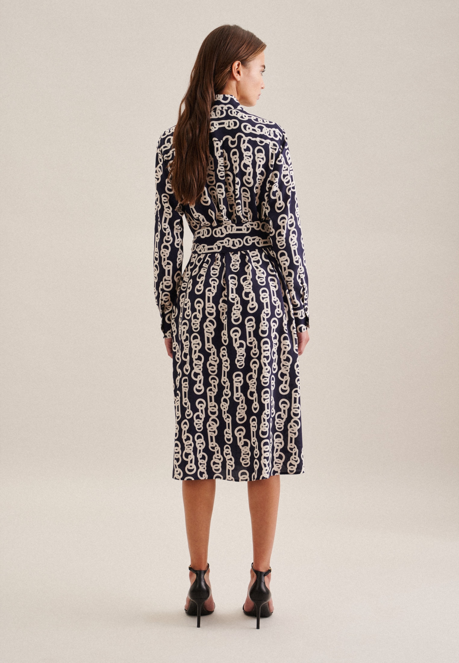 seidensticker Sommerkleid »Schwarze Rose« Langarm Kragen Kettenprint