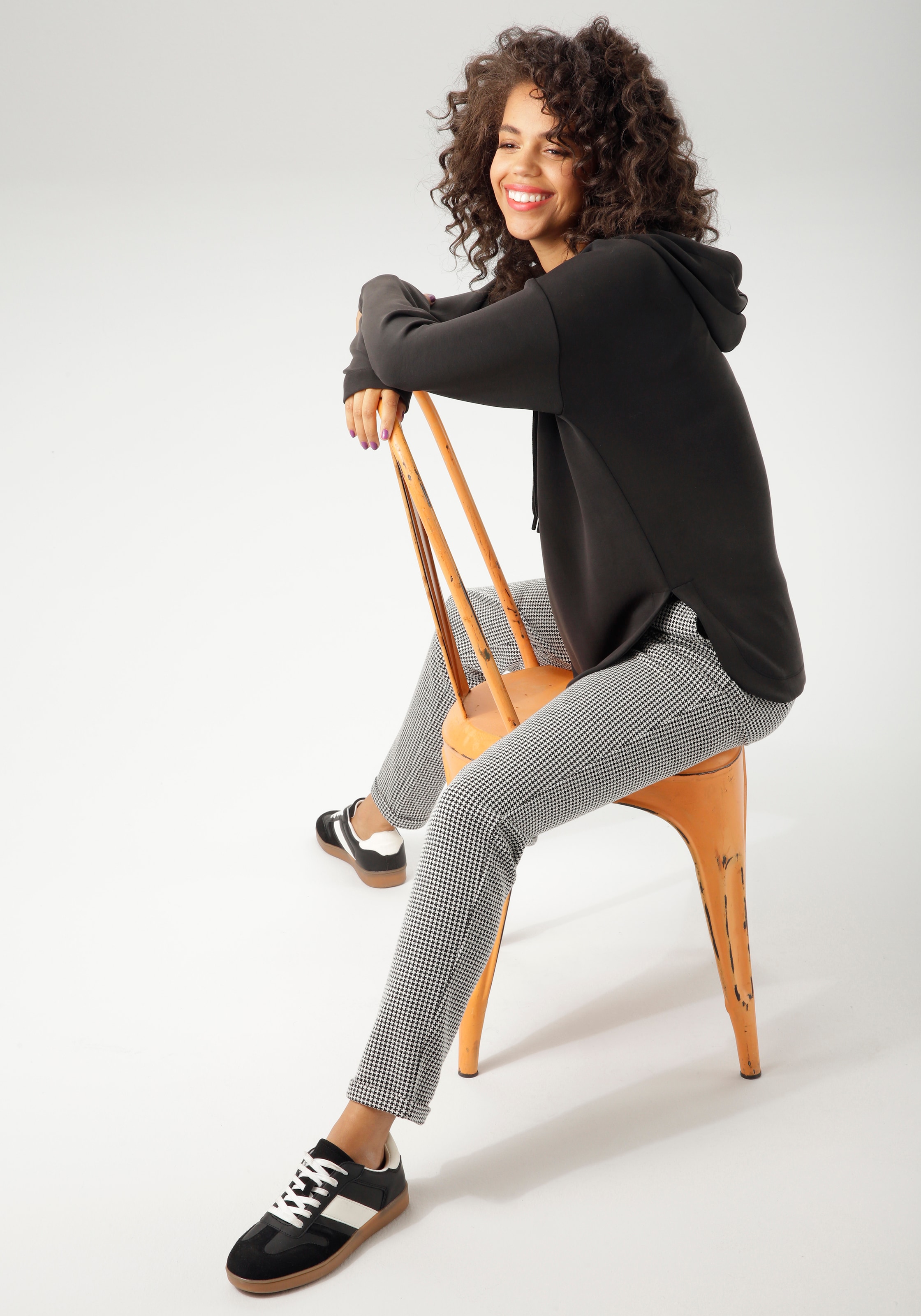 Aniston CASUAL Sweatshirt , mit Bindeband an der Kapuze
