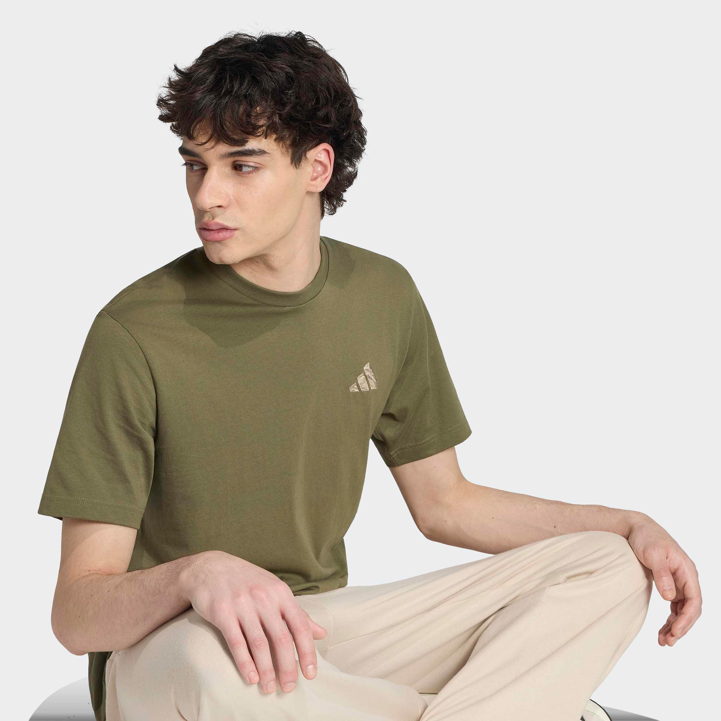 adidas Sportswear T-shirt »CAMO GRAFIK, KLEINE LOGOSTICKEREI«