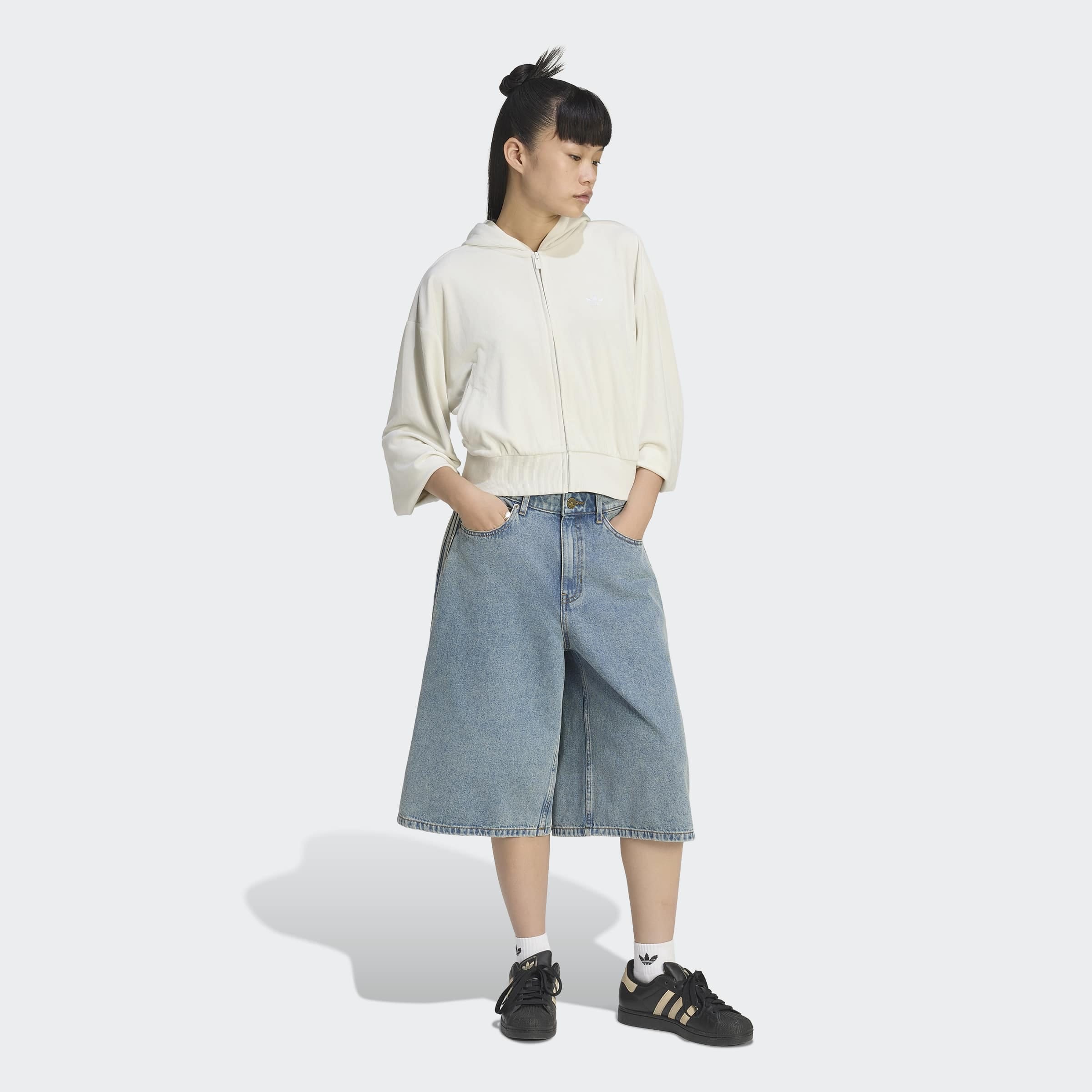 adidas Originals Shorts »DENIM-JORTS, MITTELHOHER BUND«  sportlicher Stil, aus Baumwolle, eng geschnitten, für Erwachsene