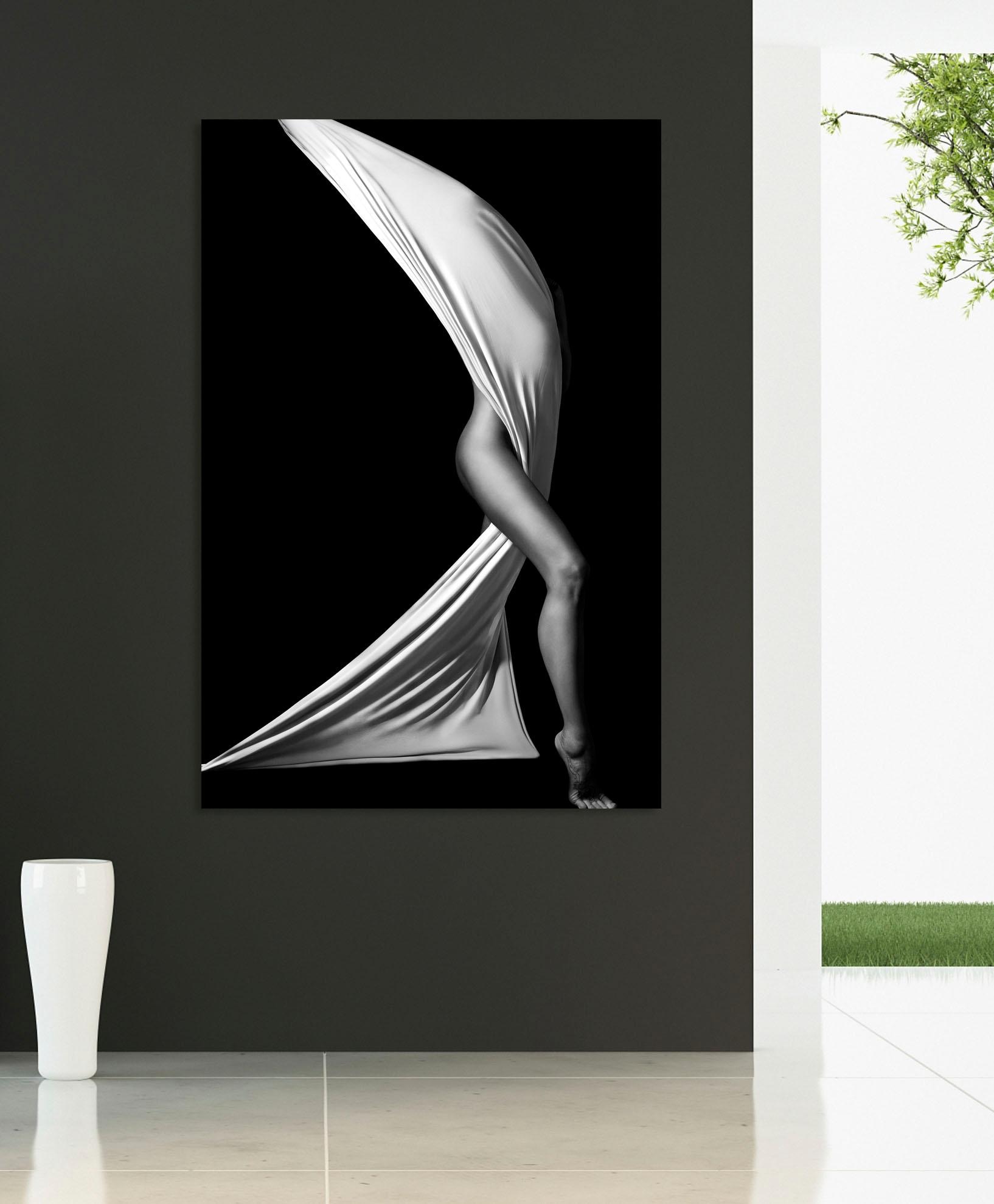 PLACES OF STYLE Acrylglasbild »Verhüllte Frau« Bilder von Frauen | Erotische Bilder | Frau | Kunst | Schwarz-Weiss Fine Art-Print in Galeriequalität