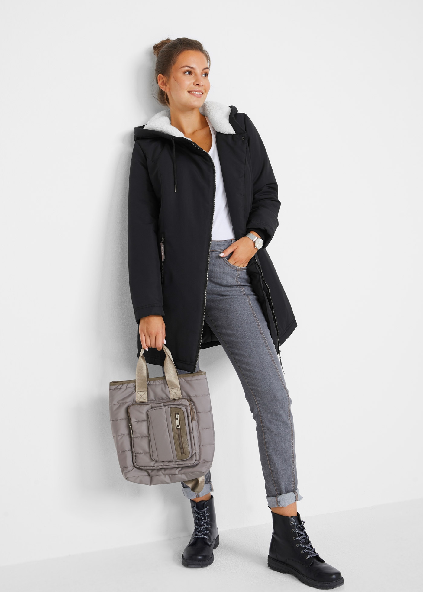 bonprix Veste tous temps mit Kapuze mit gefütterter Kapuze und Teddyfell, Slim fit