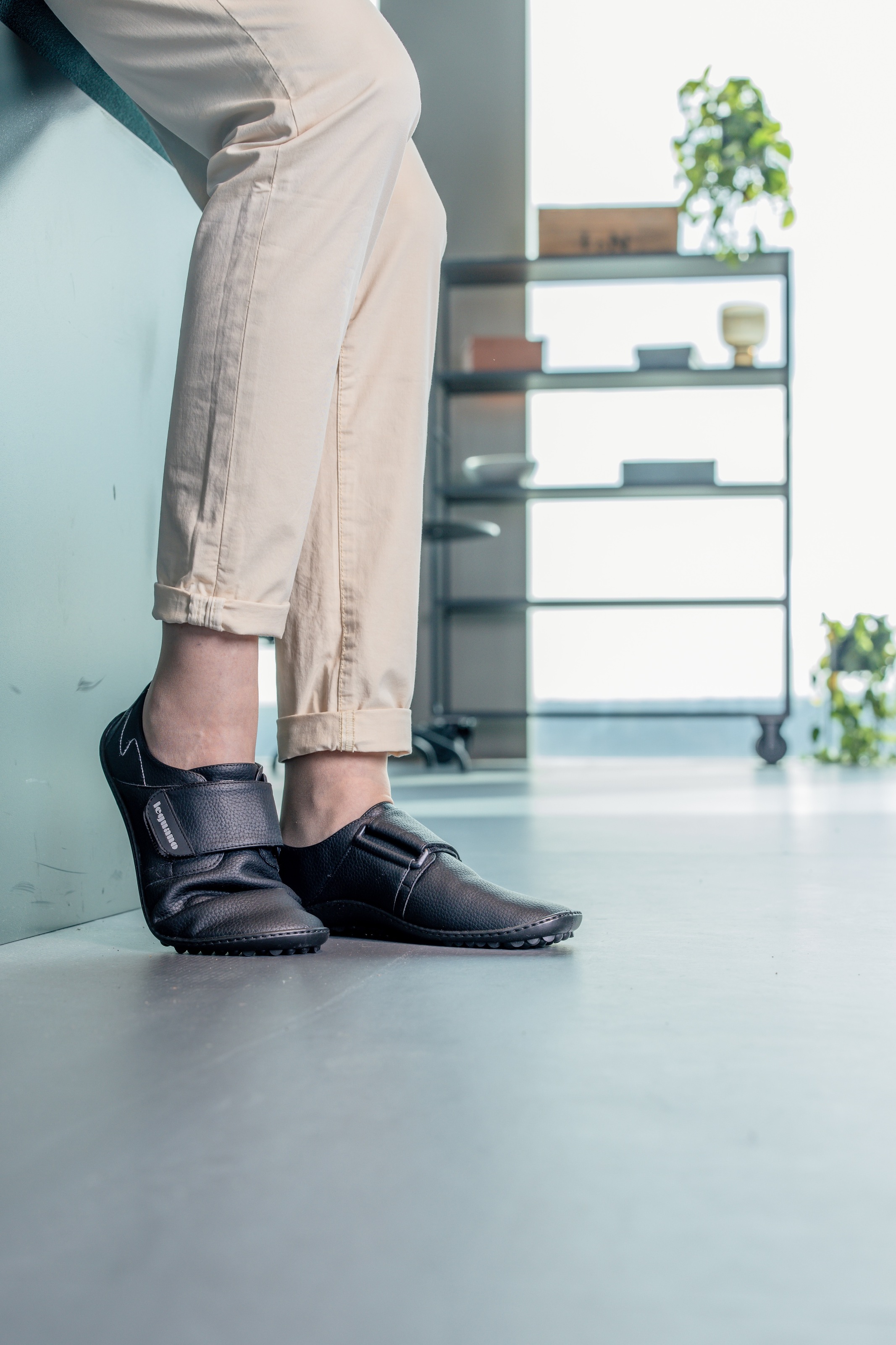 Leguano Chaussures pieds nus »NERON«  chaussure à scratch, chaussure confortable, flats avec fermeture pratique à scratch