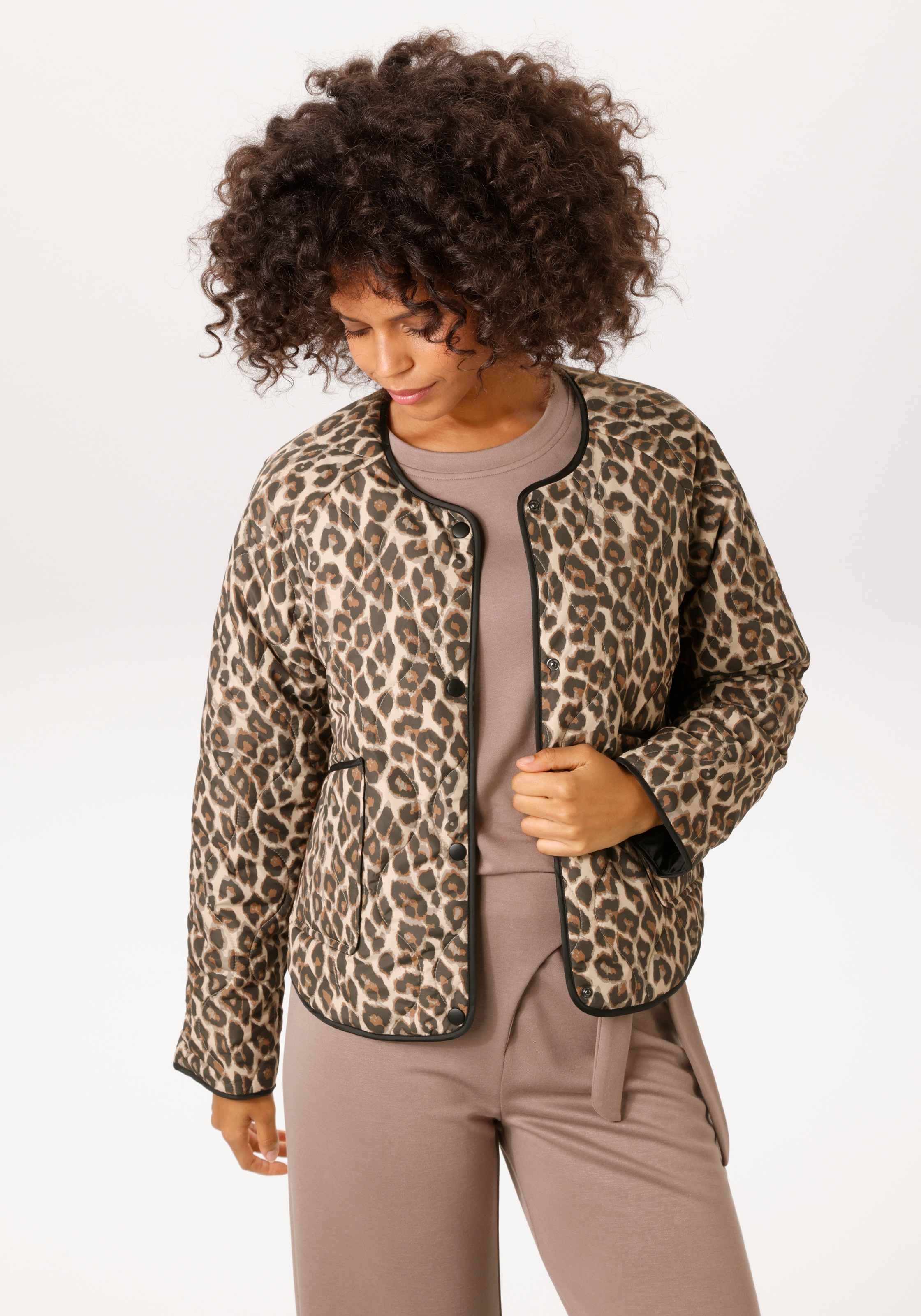 Aniston CASUAL Steppjacke mit trendigem Leo-Print - NEUE KOLLEKTION