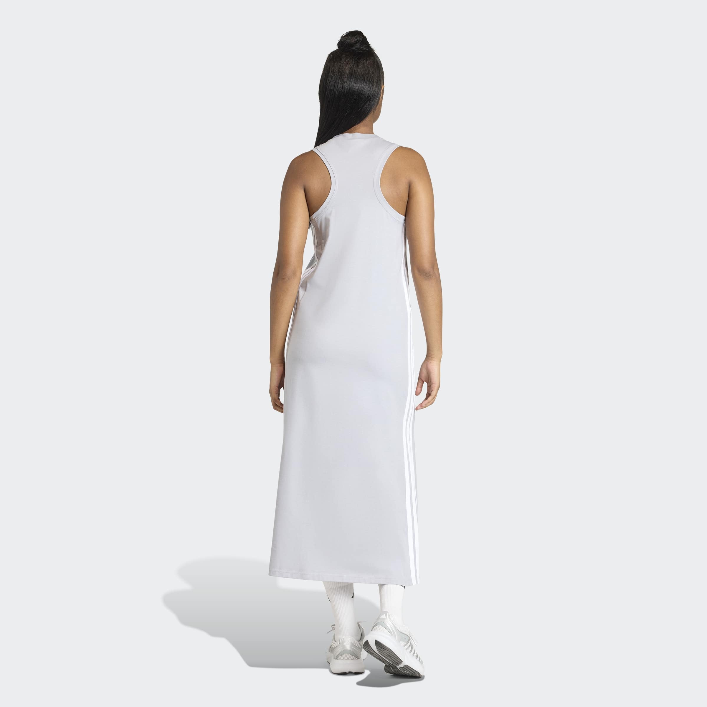 adidas Sportswear Shirtkleid »ESSENTIALS 3-STREIFEN LONG RACERBACK« ärmelloses Racerback-Design, sportlicher Stil, ohne Verschluss