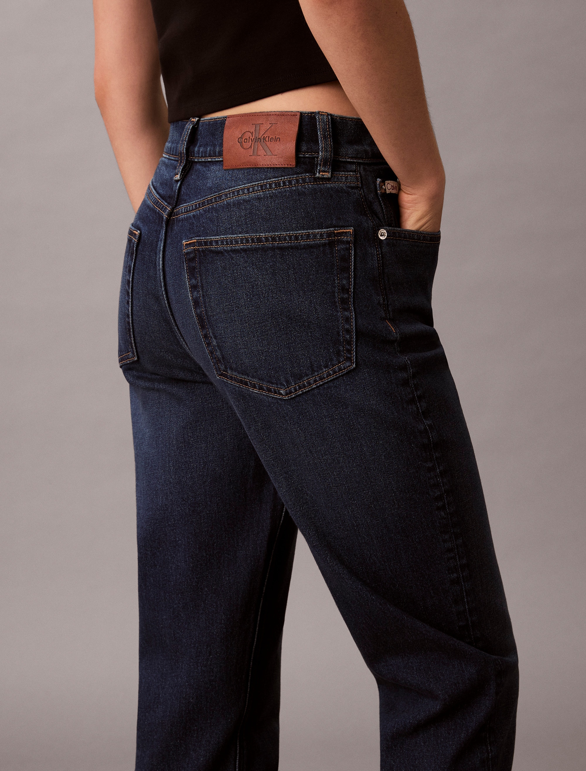 Calvin Klein Jeans Jeans mom »NEW MOM JEAN« mit Markenlabel am Bund