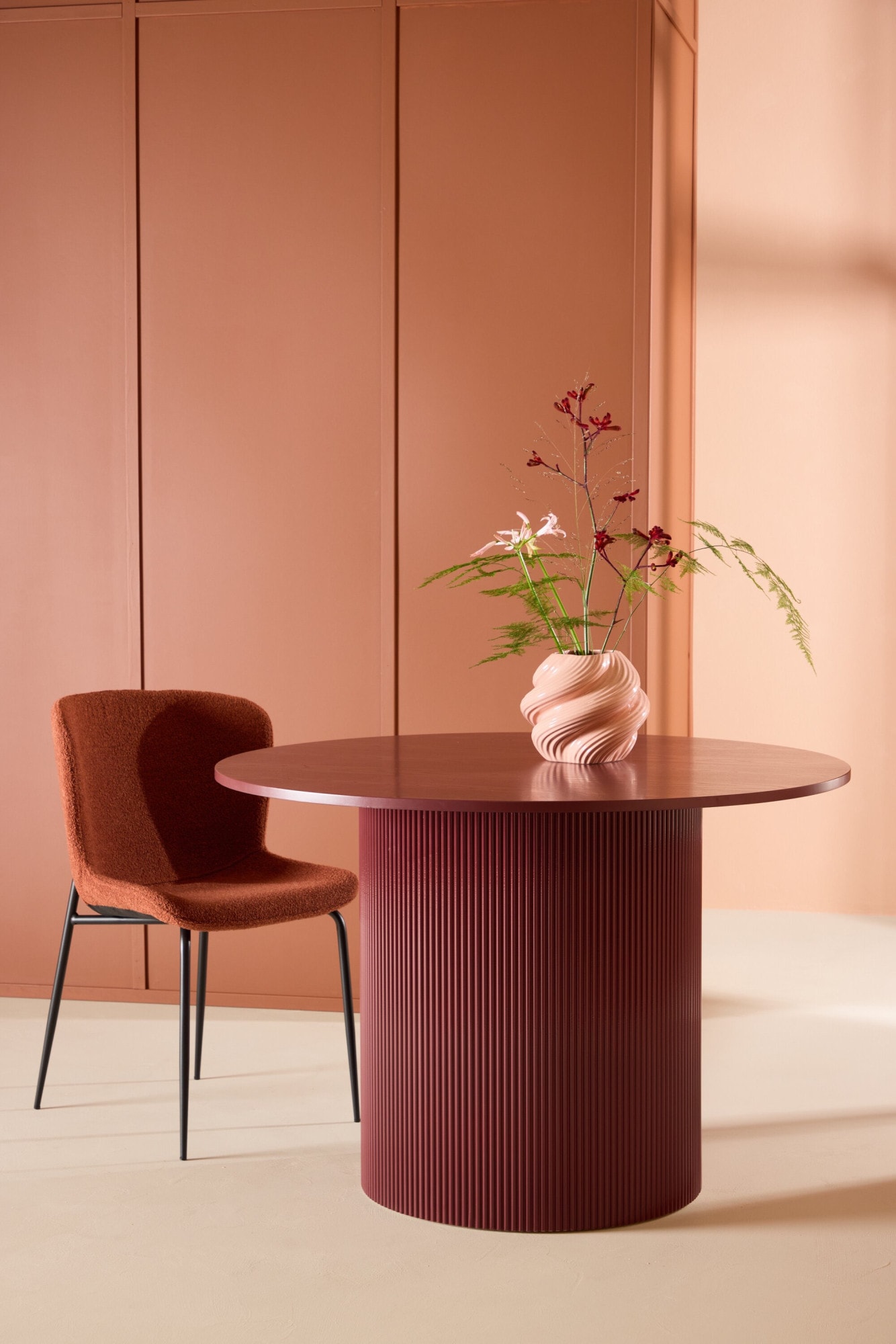 Venture Home Table de salle à manger »Lenox, runder Esstisch in tiefem Bordeauxrot, kraftvoll, Ø 110 cm« table à manger, MDF, bordeaux uniforme, ronde, moderne, élégante