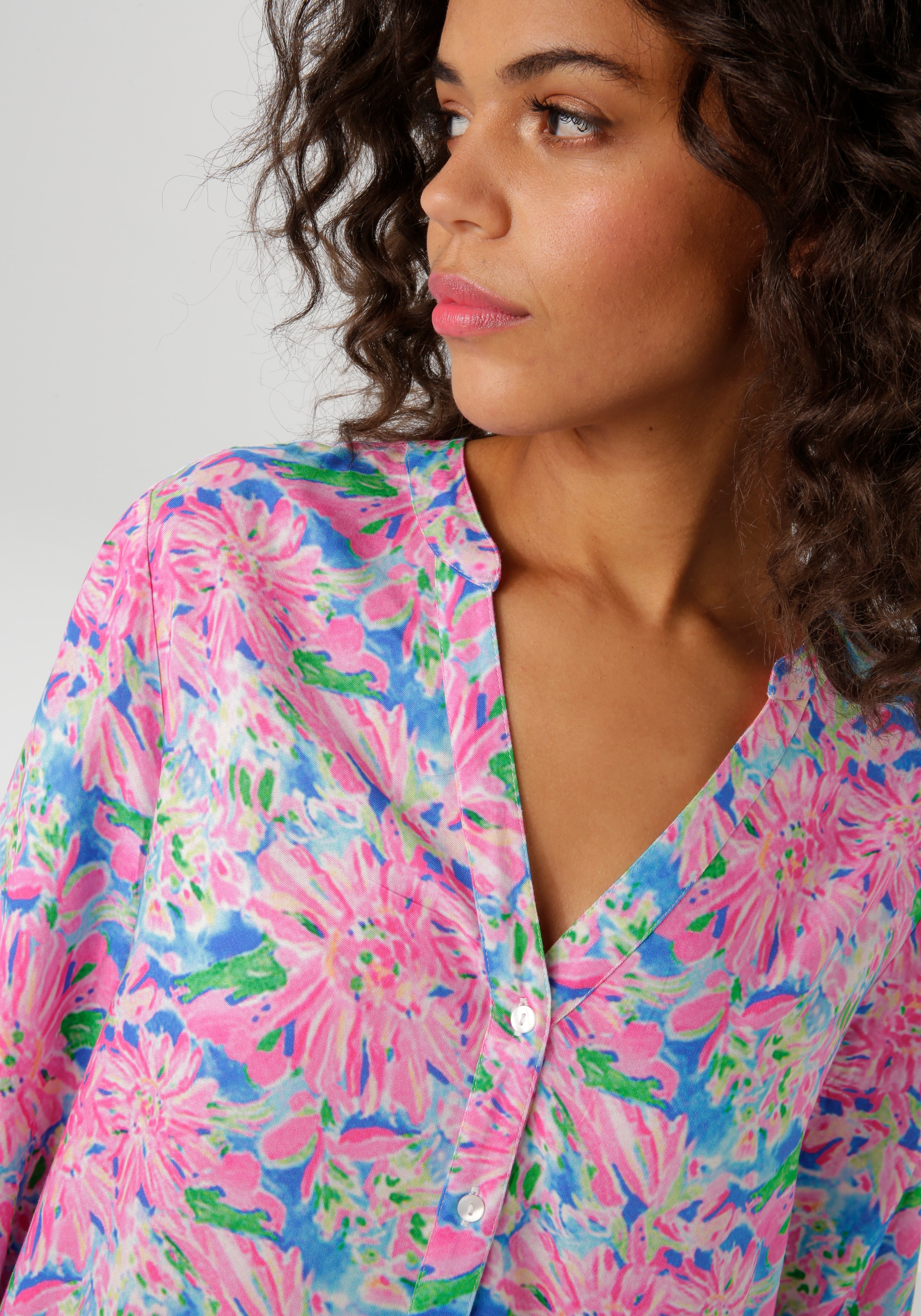 Aniston CASUAL Schlupfbluse mit farbenfrohem, malerischen Blumendruck