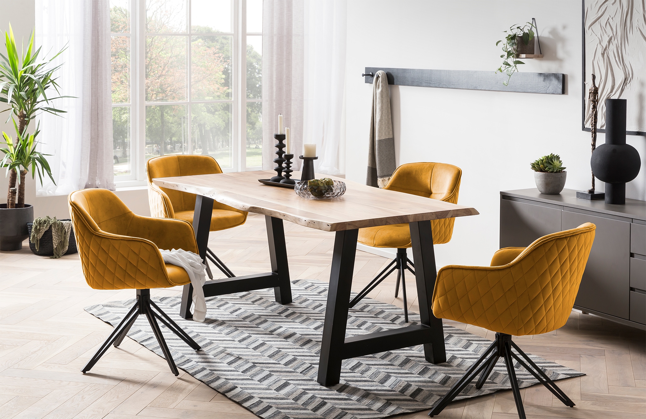 SalesFever Esstisch »Designer-Tisch für stilvolle Mahlzeiten« Zweifach gewachstes, geöltes Massivholz