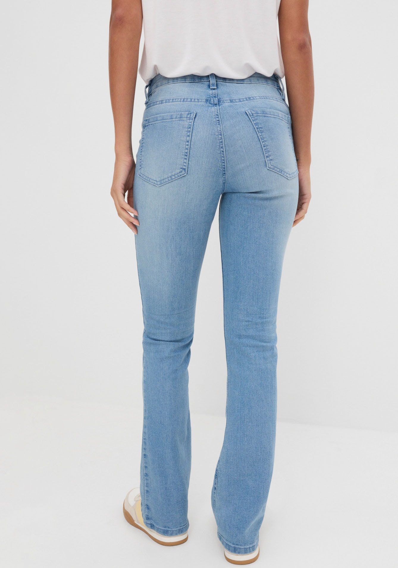 bonprix Jeans à pattes d'eph »Flared Jeans Mid Waist, Stretch« 5-Pocket-Style, aus Baumwolle, Polyester und Elasthan, Mid Waist