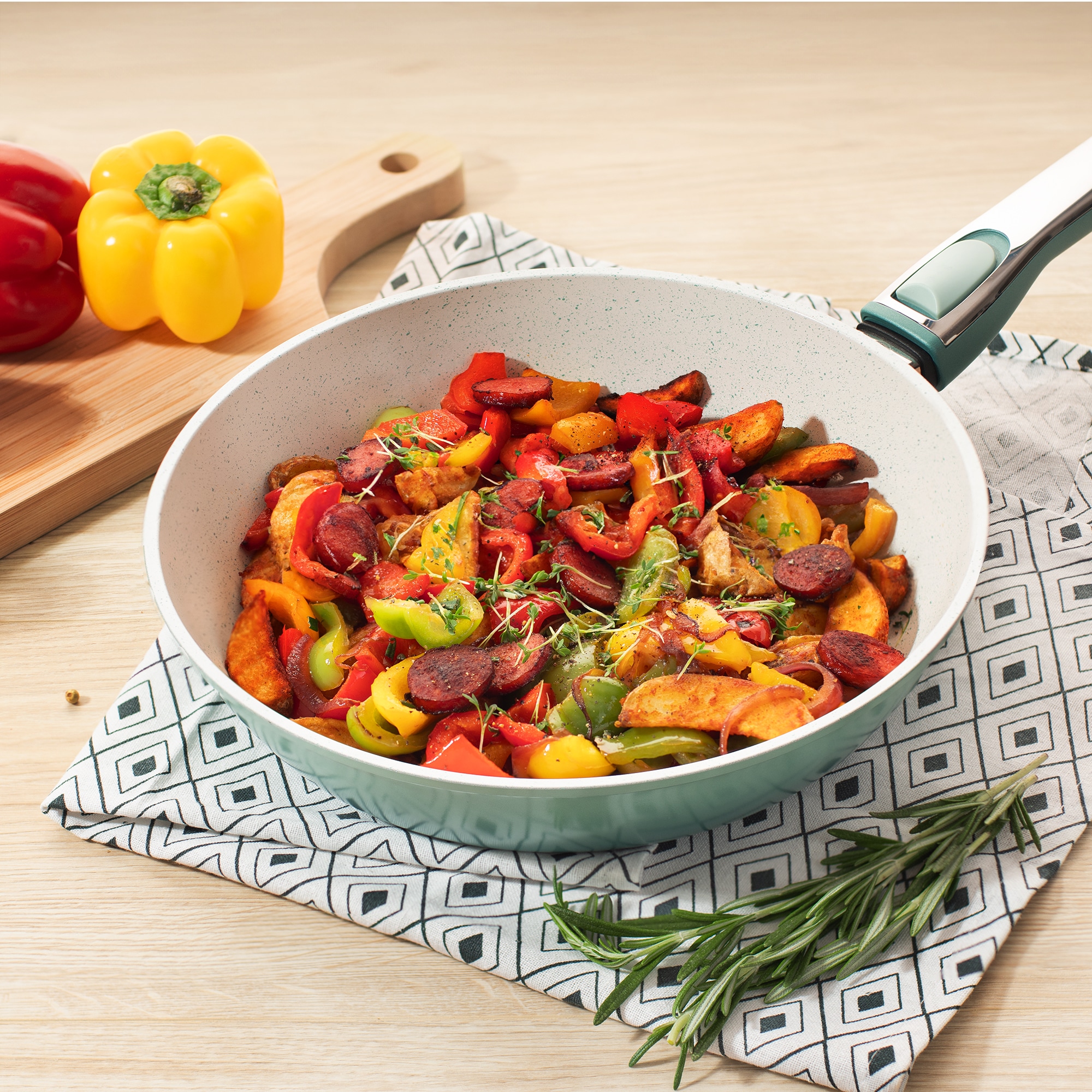 Genius Pfannen-Set »Cerafit Revolution Ø 24 cm 28 cm« Keramik Set, 6 Stk. tlg. inkl. Glasdeckel und 2x Clia Genie Schwamm