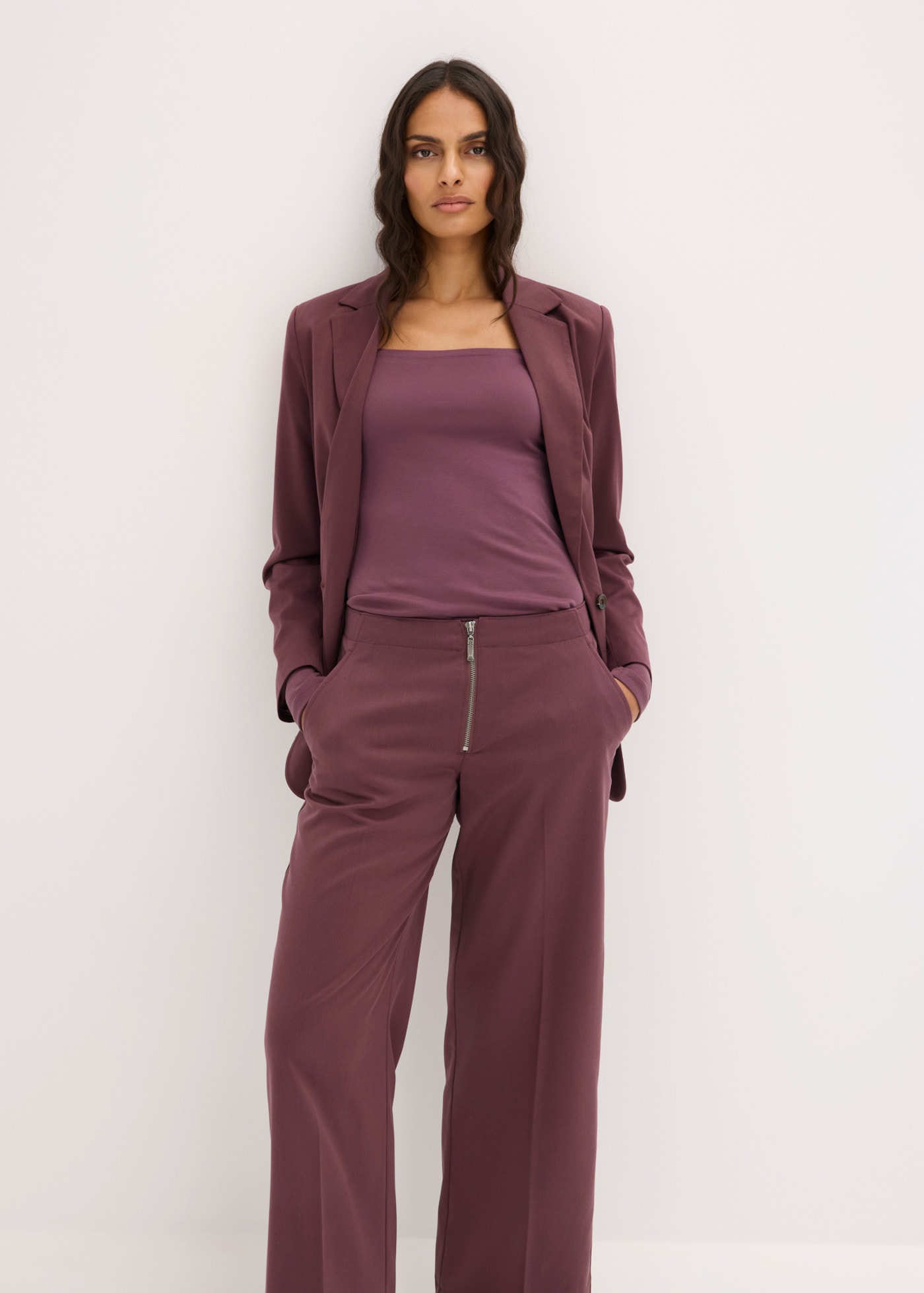 bonprix Pantalon à pinces  en brun cacao, avec plis à la taille, coupe barrel, loose fit